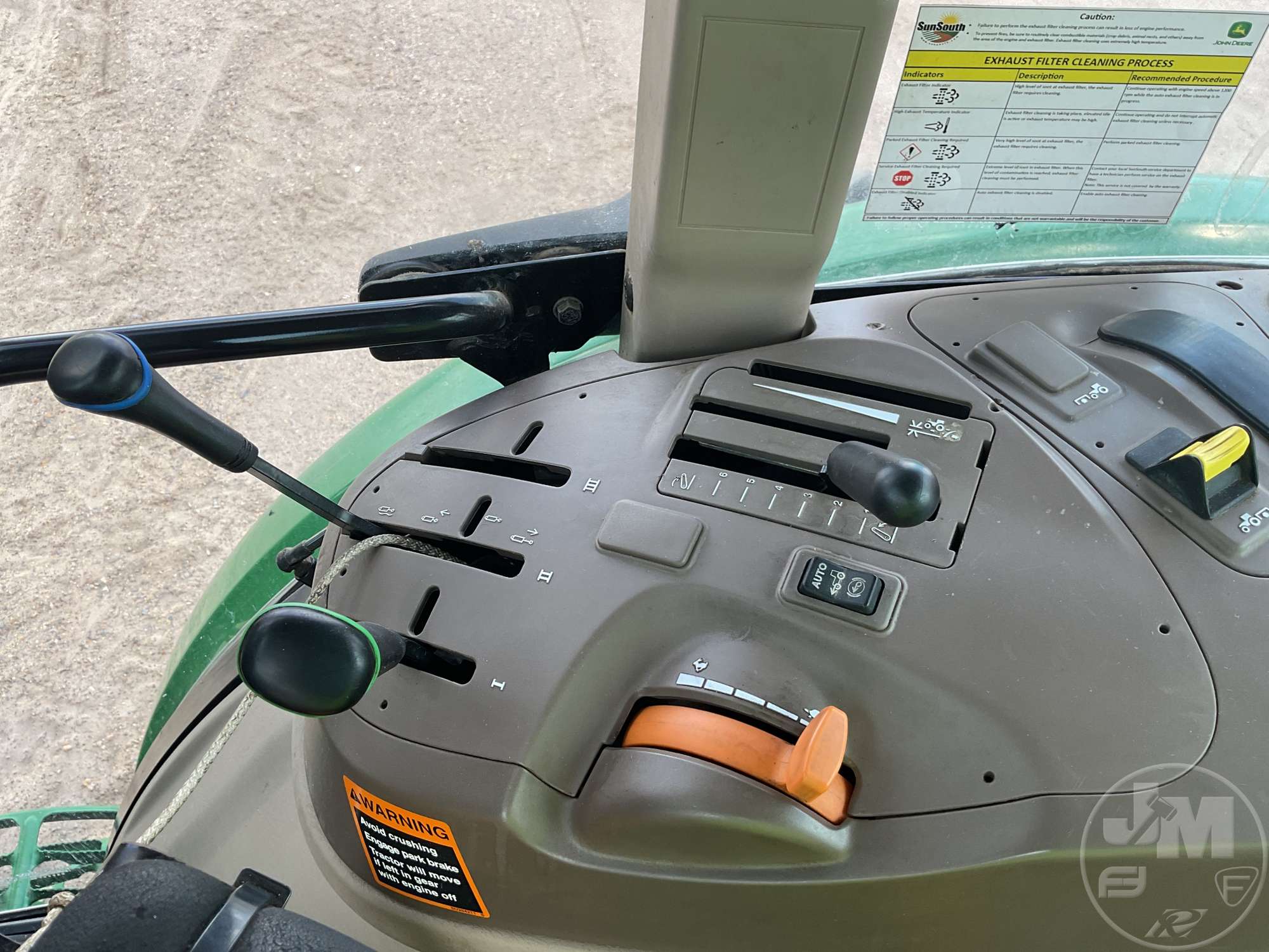 0 John Deere 6105E