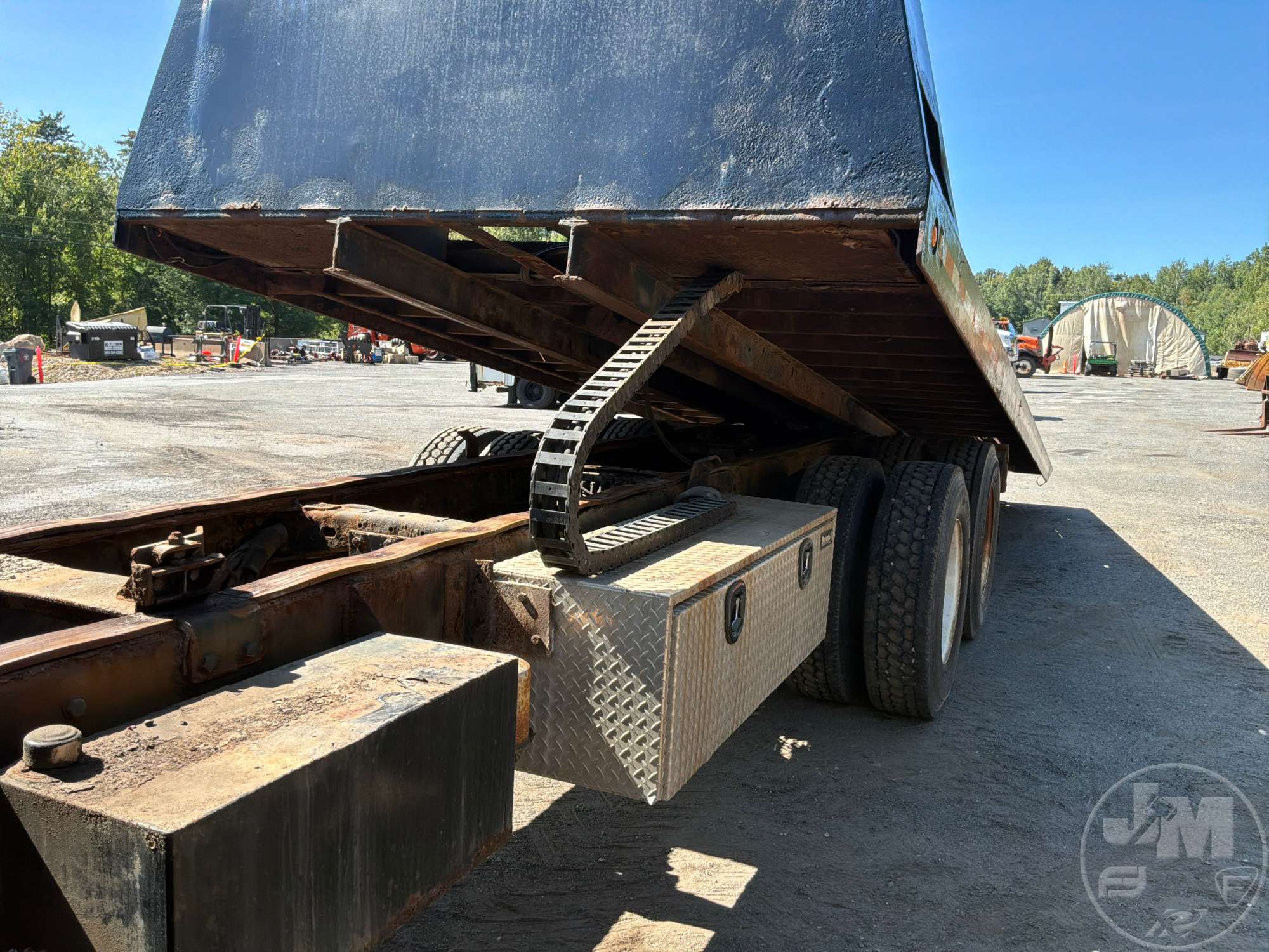 2005 Freightliner M2