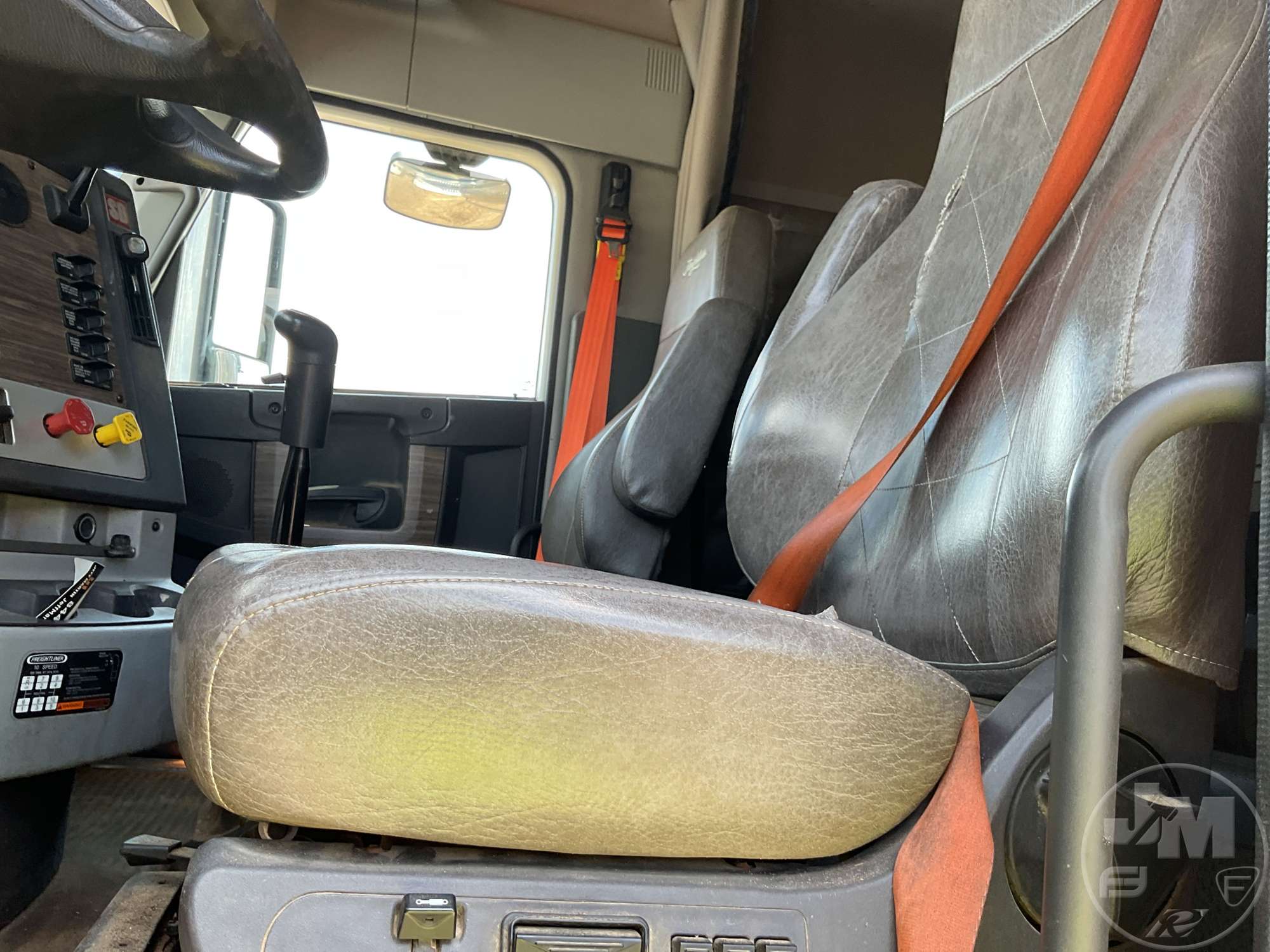 2020 Freightliner SD122