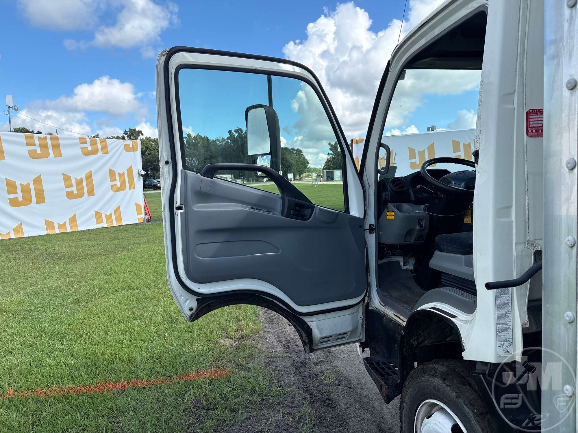 2017 Hino 195