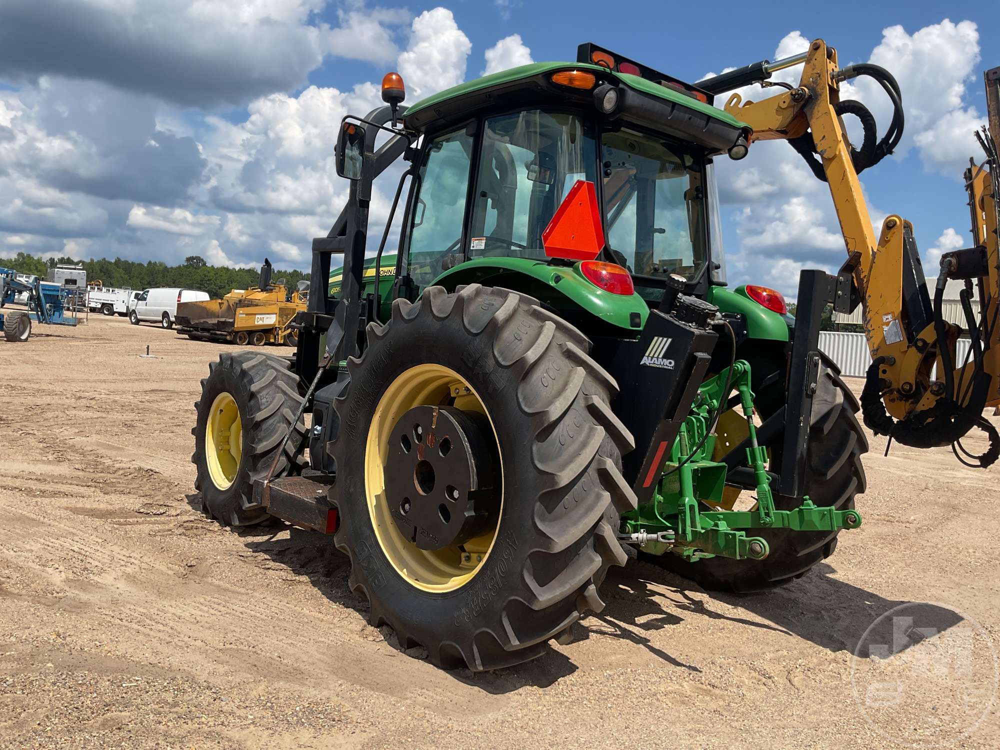 0 John Deere 6105E