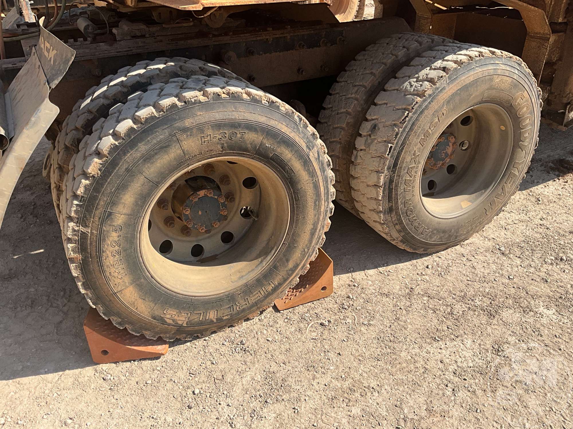 2004 Mack CH613