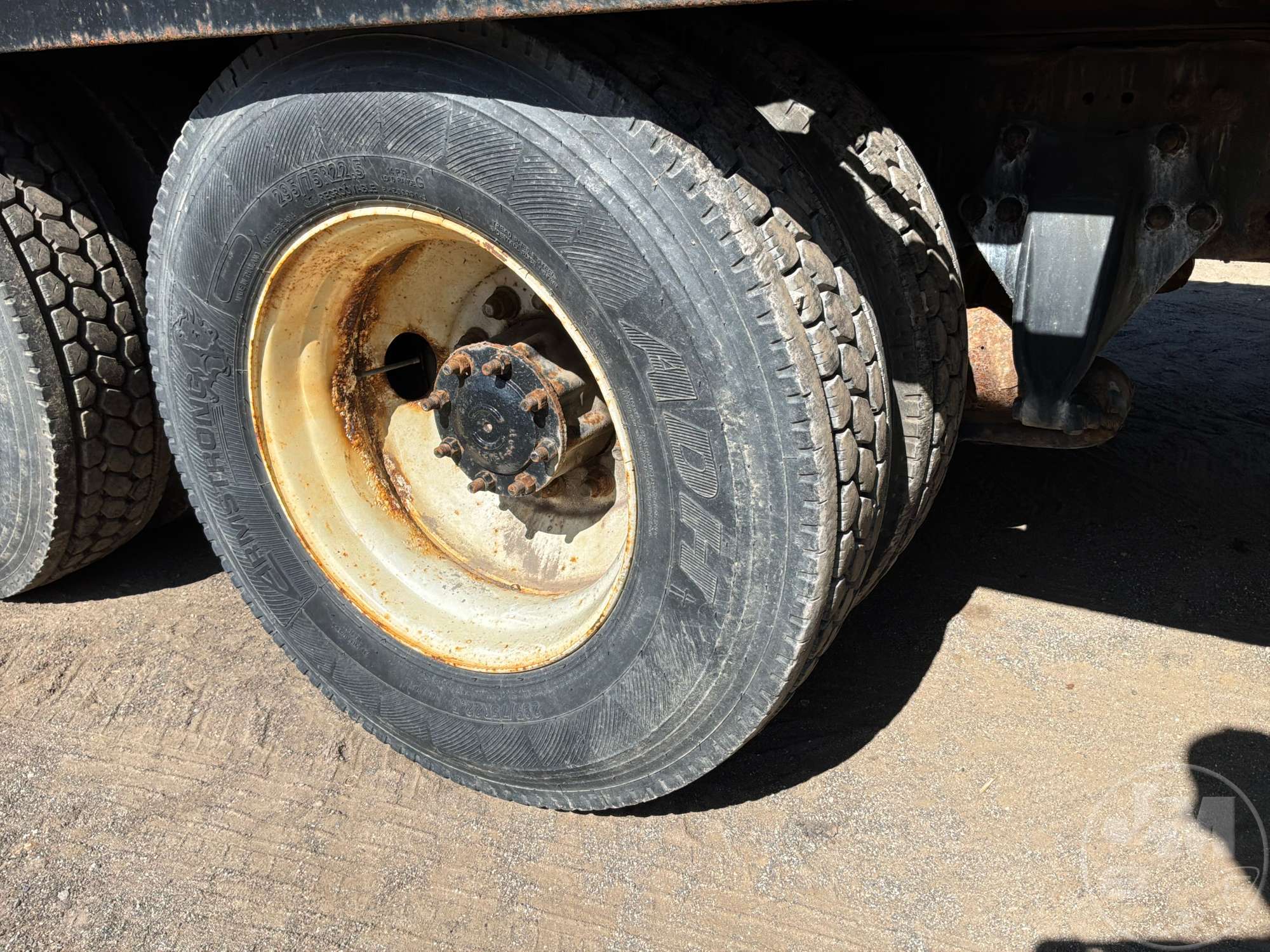 2005 Freightliner M2