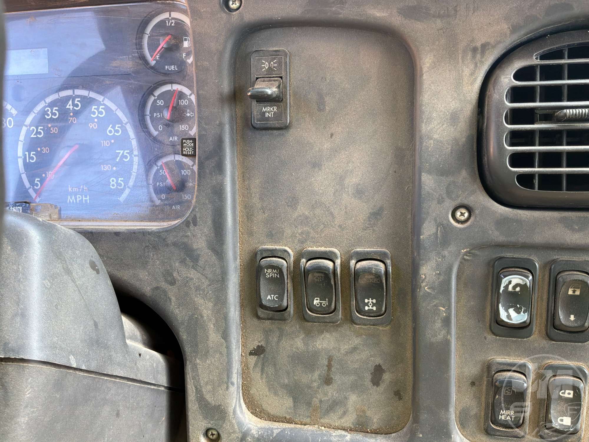 2005 Freightliner M2