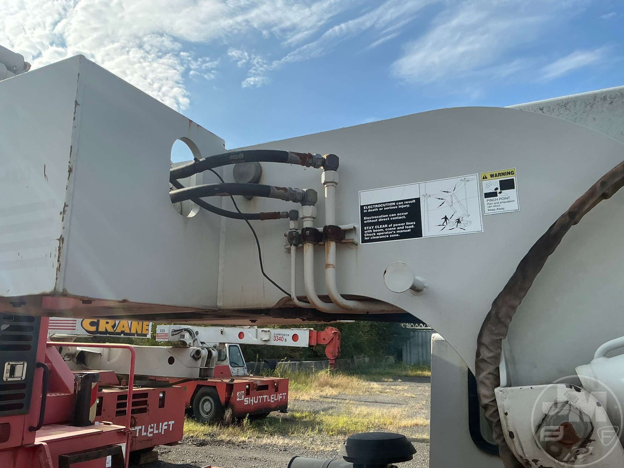 2004 Shuttlelift 5560B