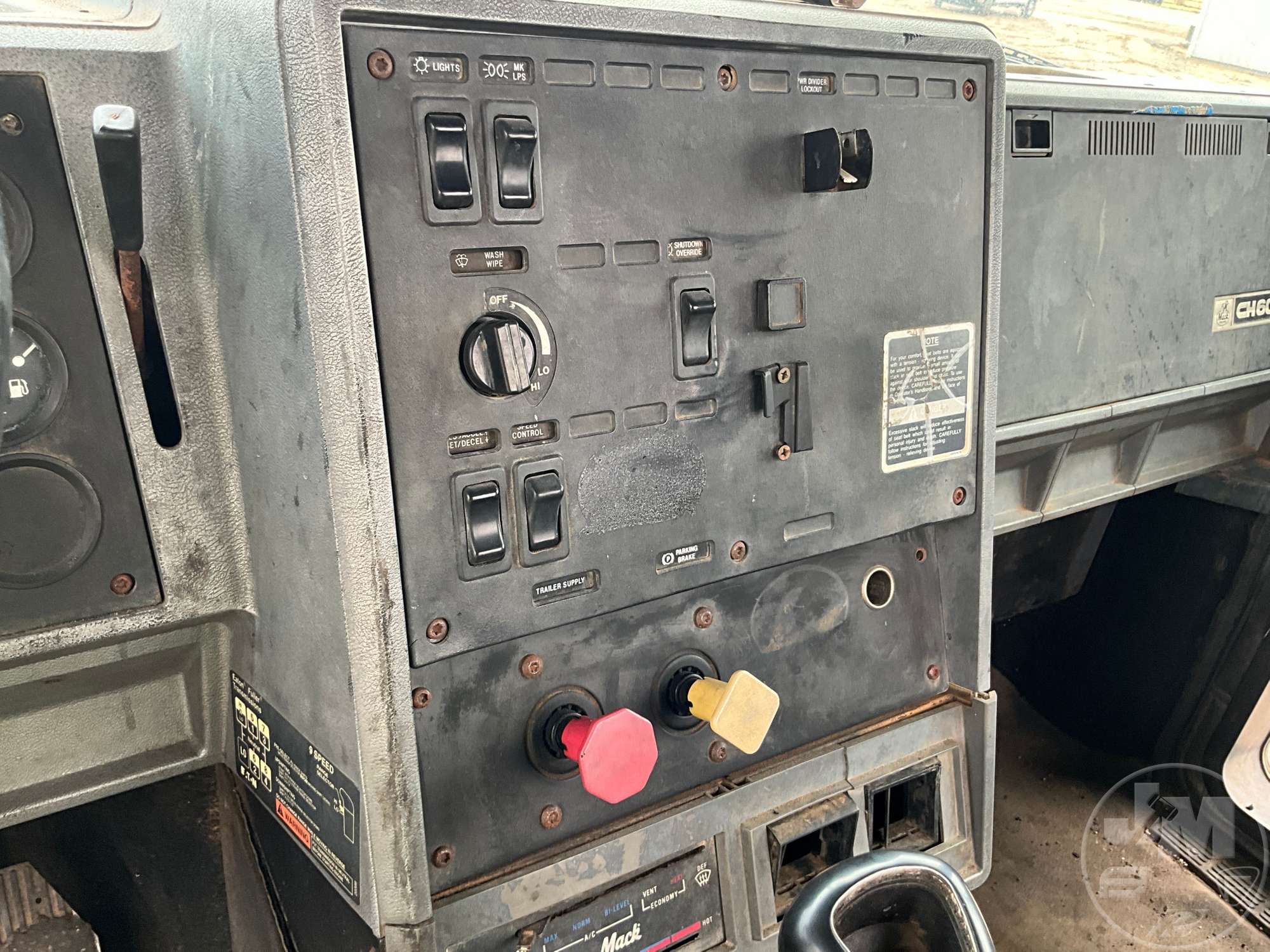 1997 Mack CH 613