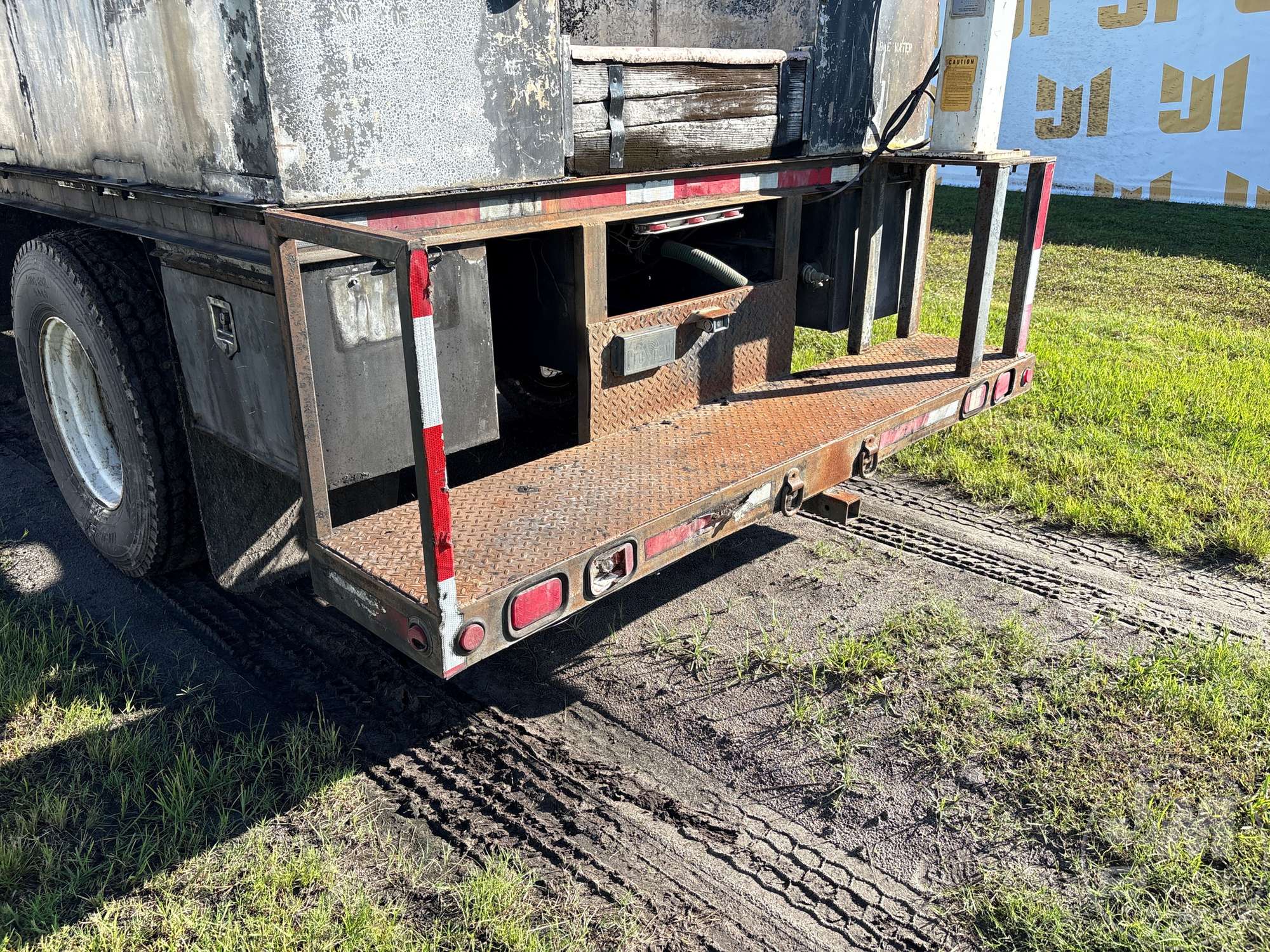 2009 Ford F-650XL SD CREW CAB