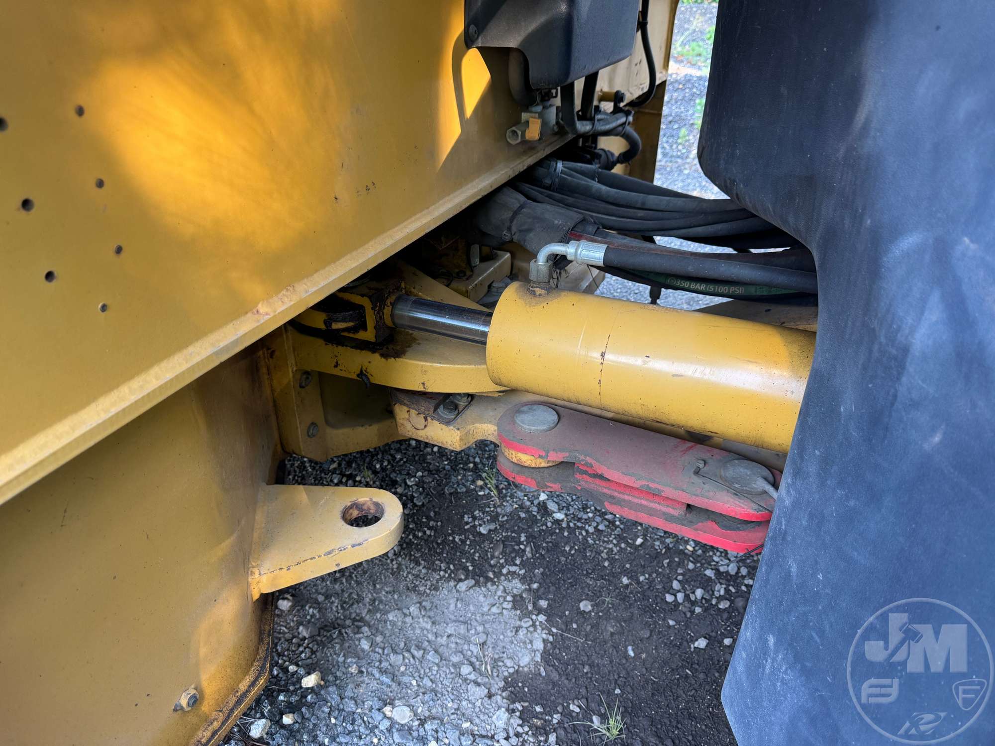 2015 Caterpillar CB64B