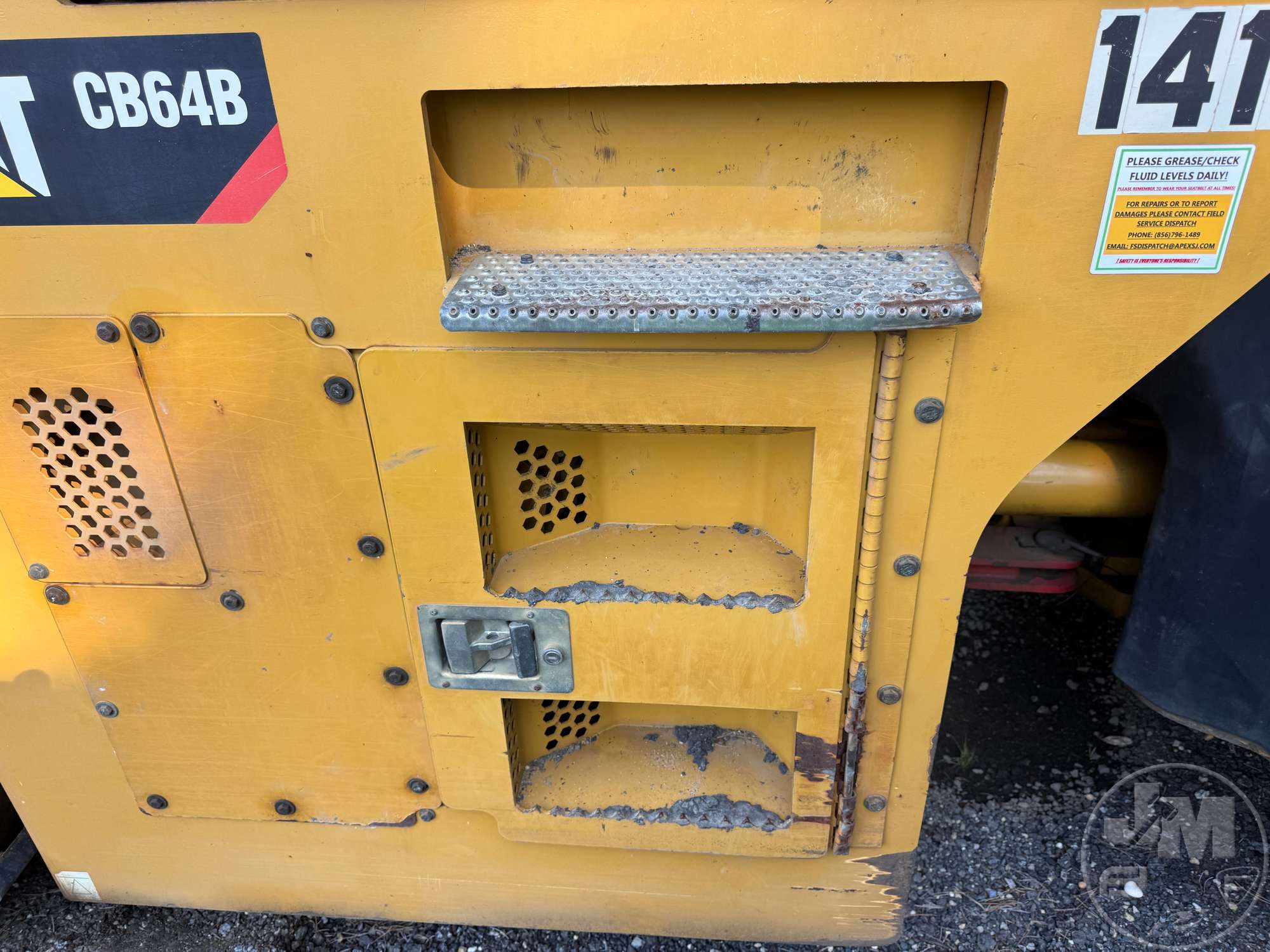 2015 Caterpillar CB64B