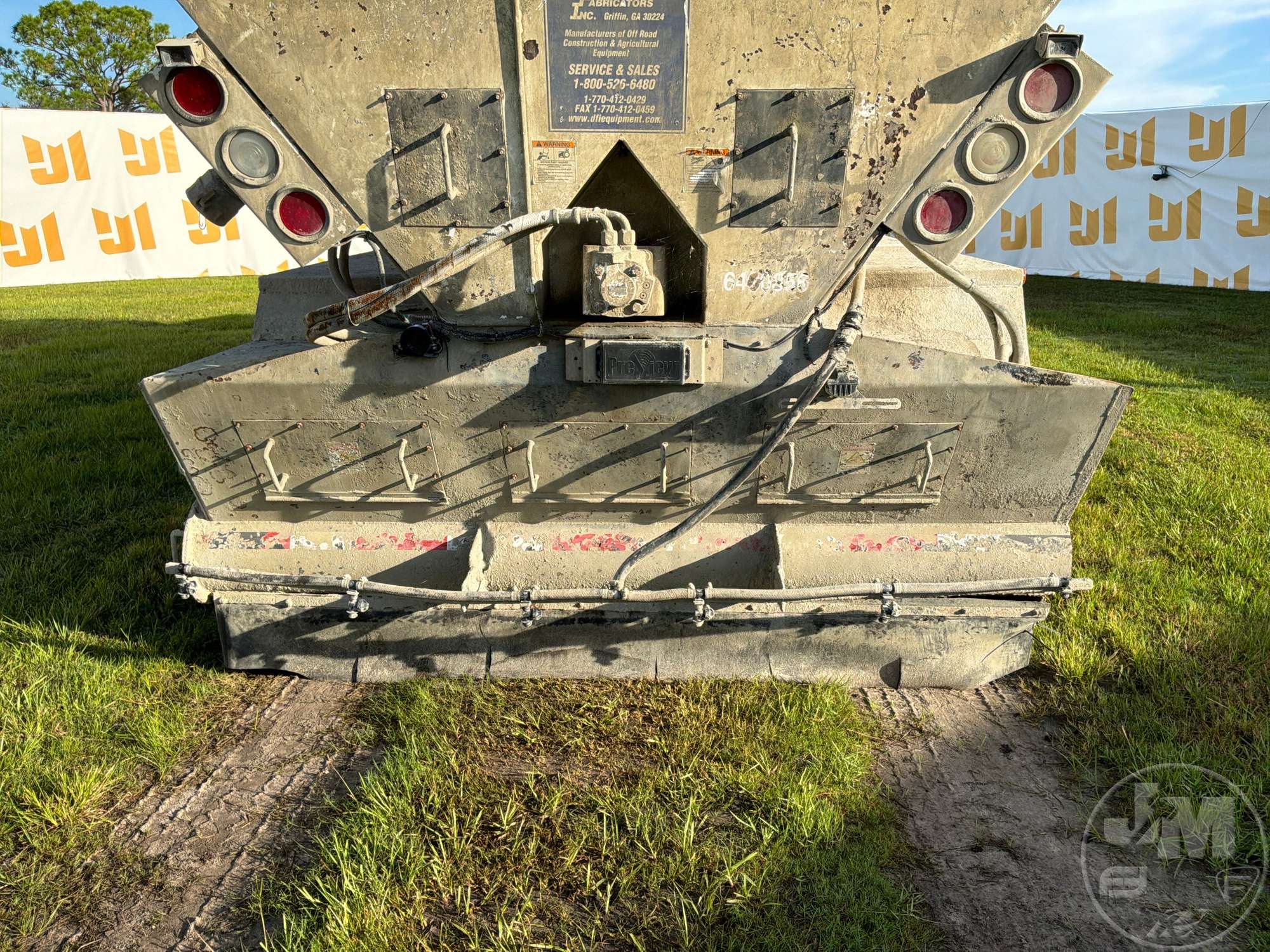 2001 Mack DM690S