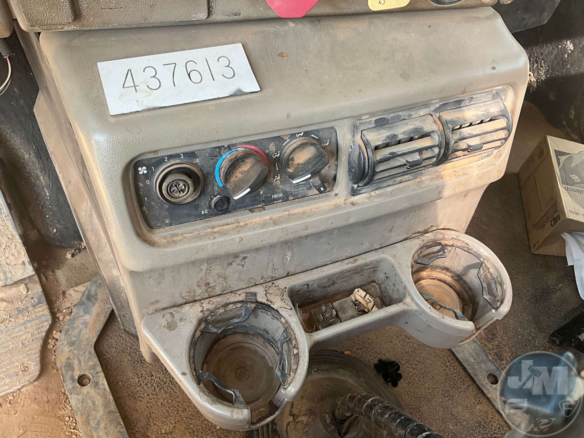 2004 Mack CH613