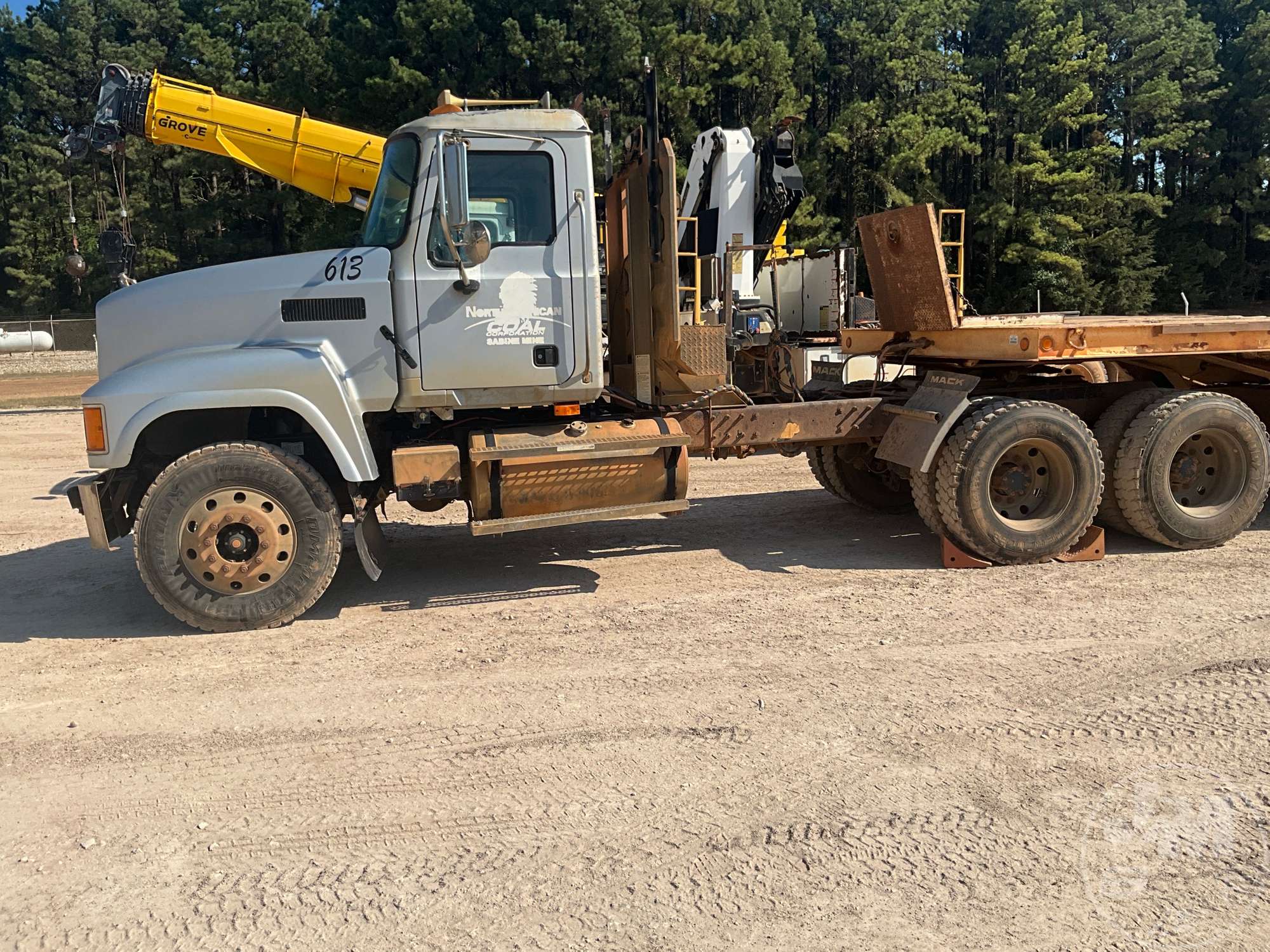 2004 Mack CH613