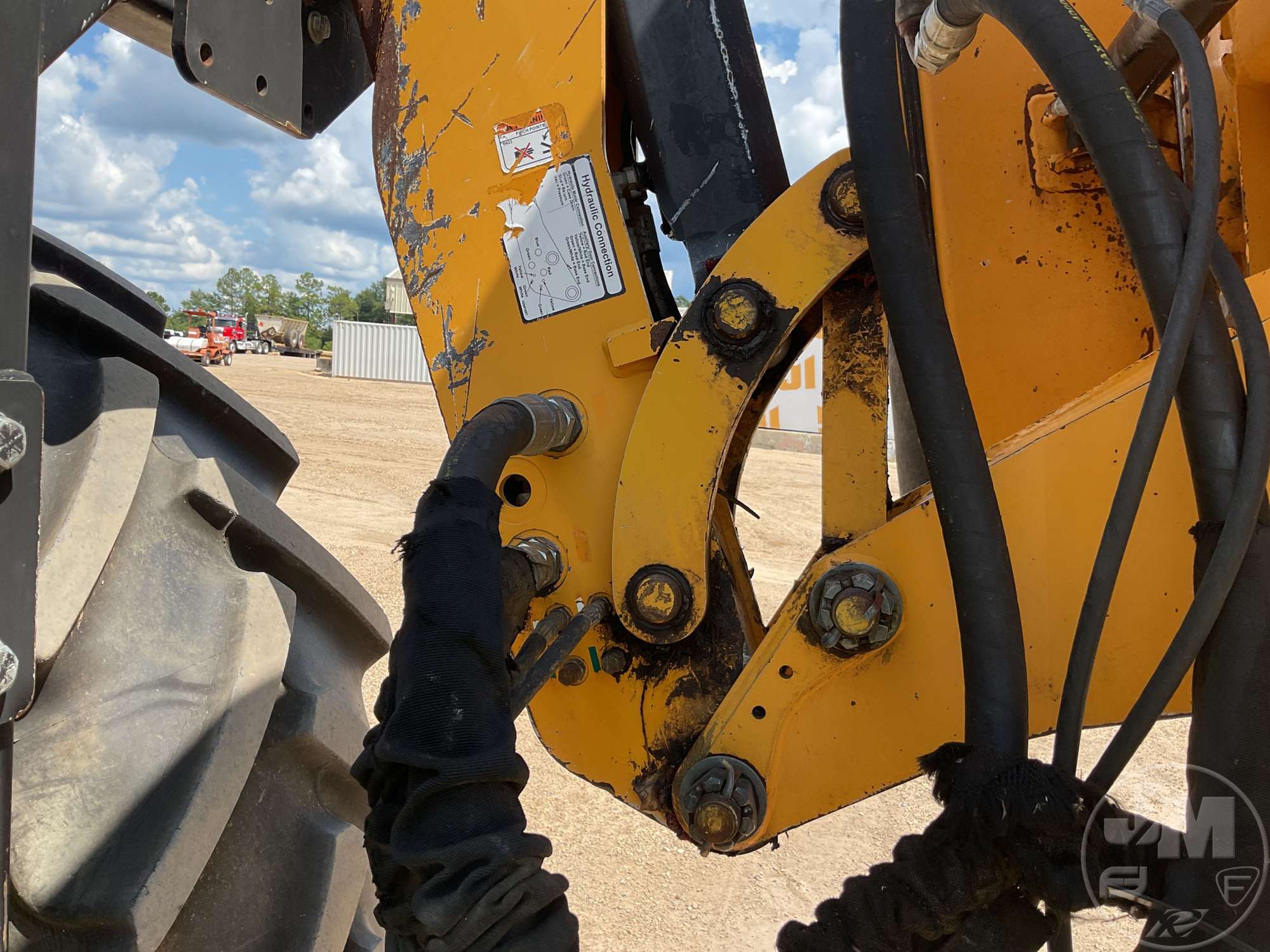 0 John Deere 6105E
