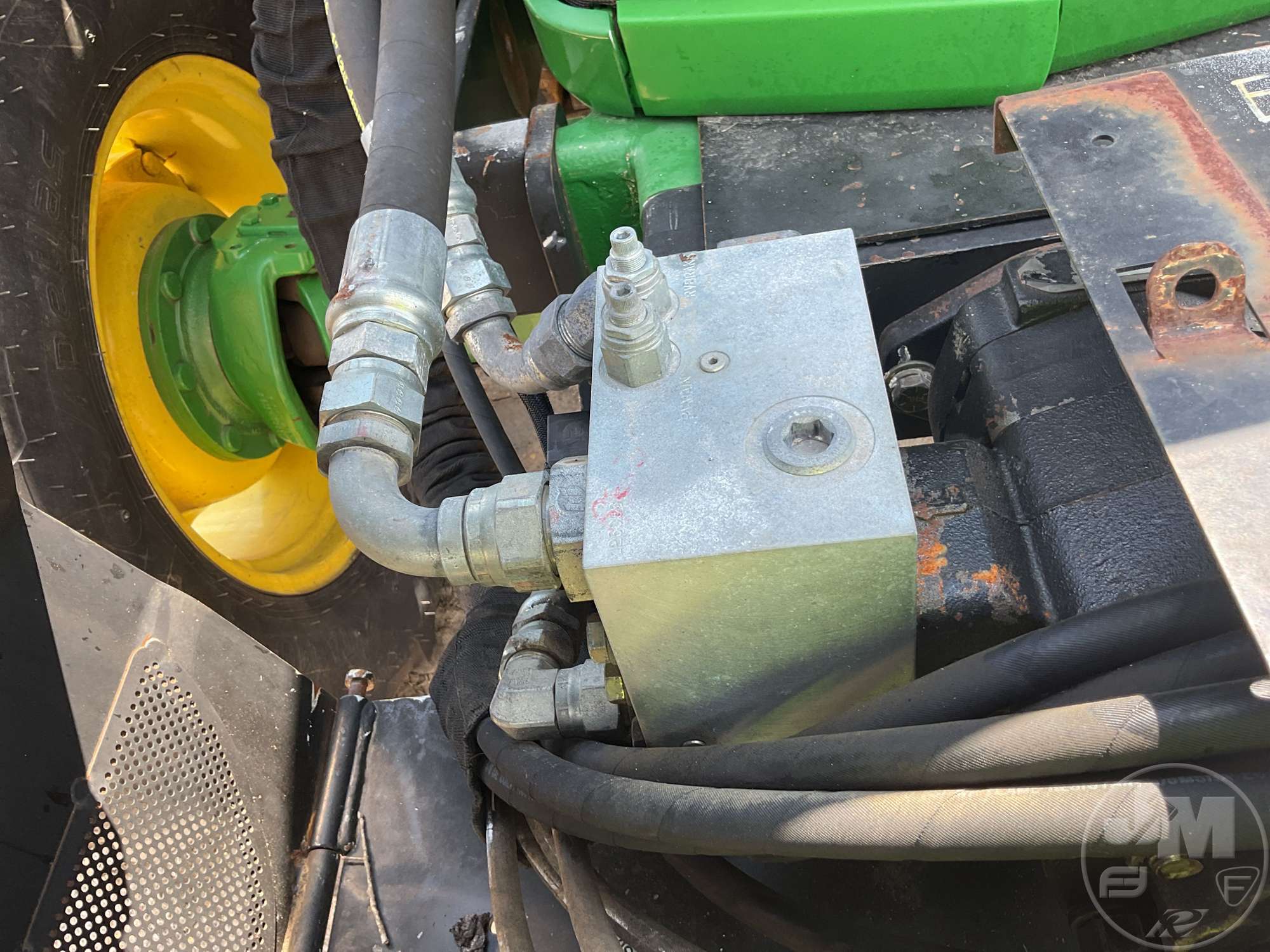 0 John Deere 6105E