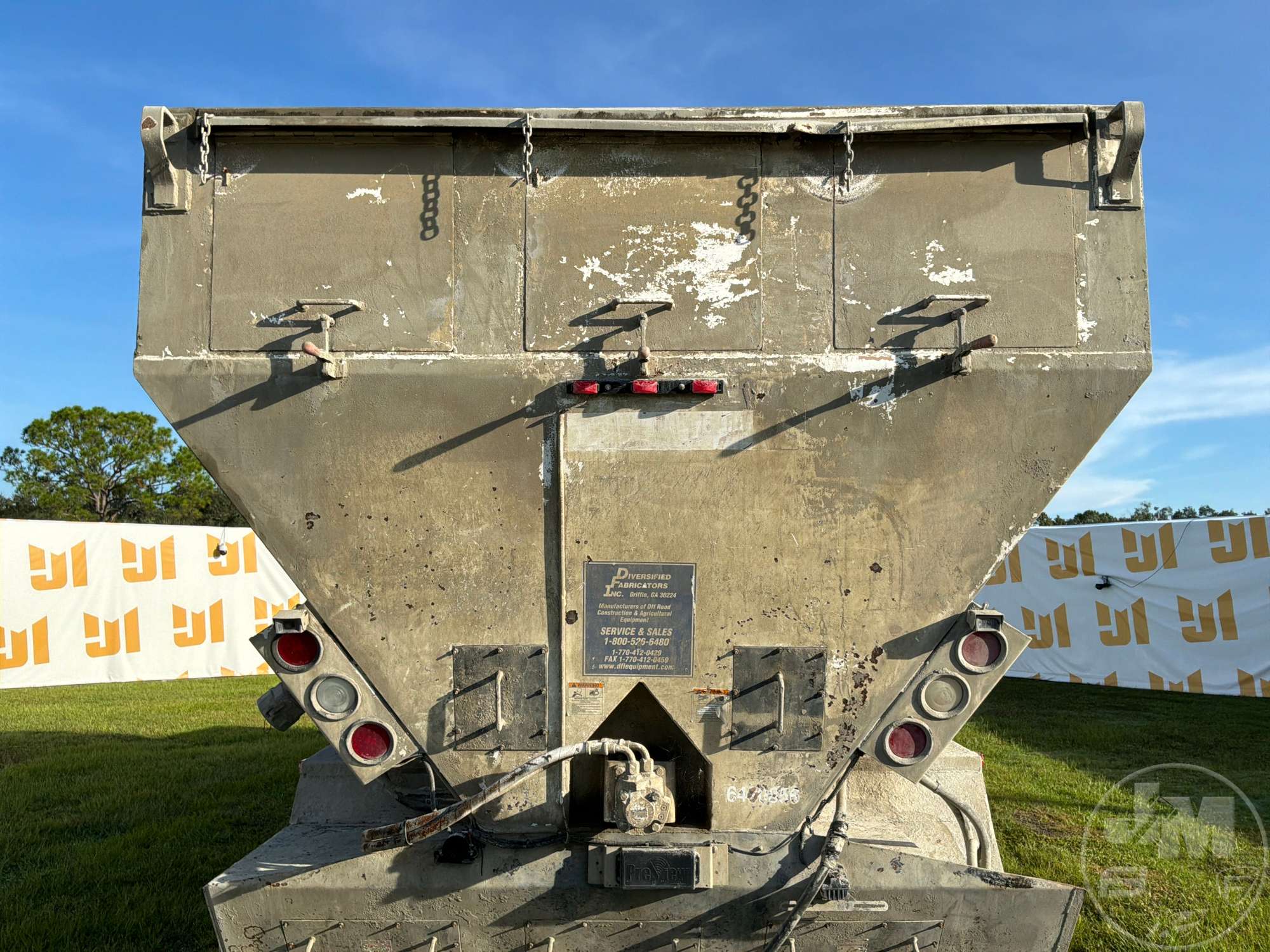 2001 Mack DM690S