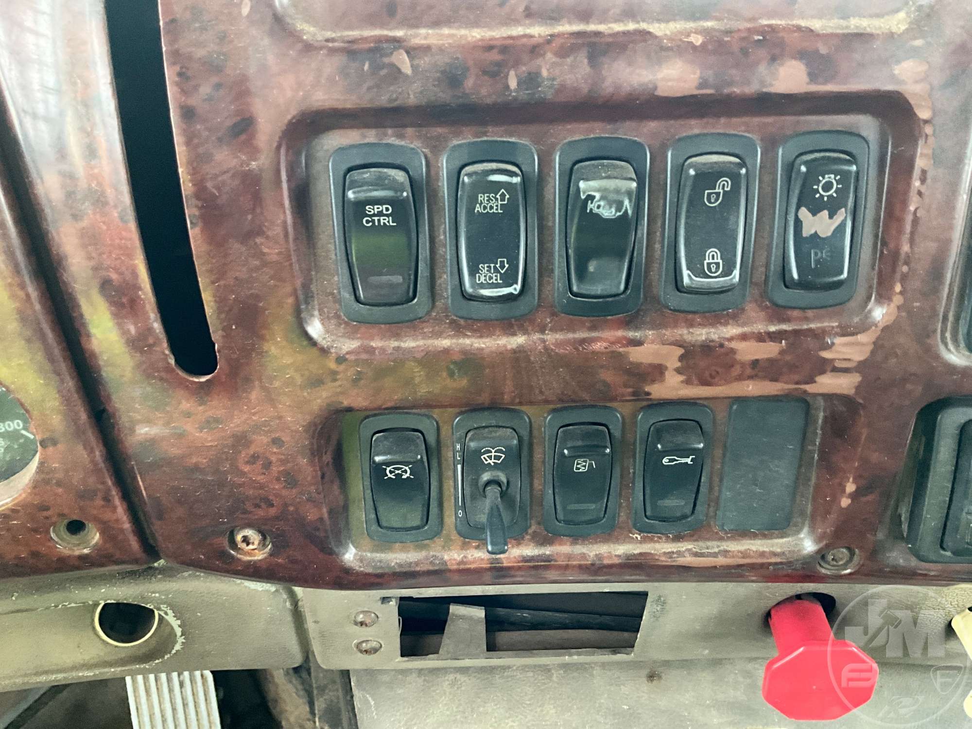 2005 Mack 613