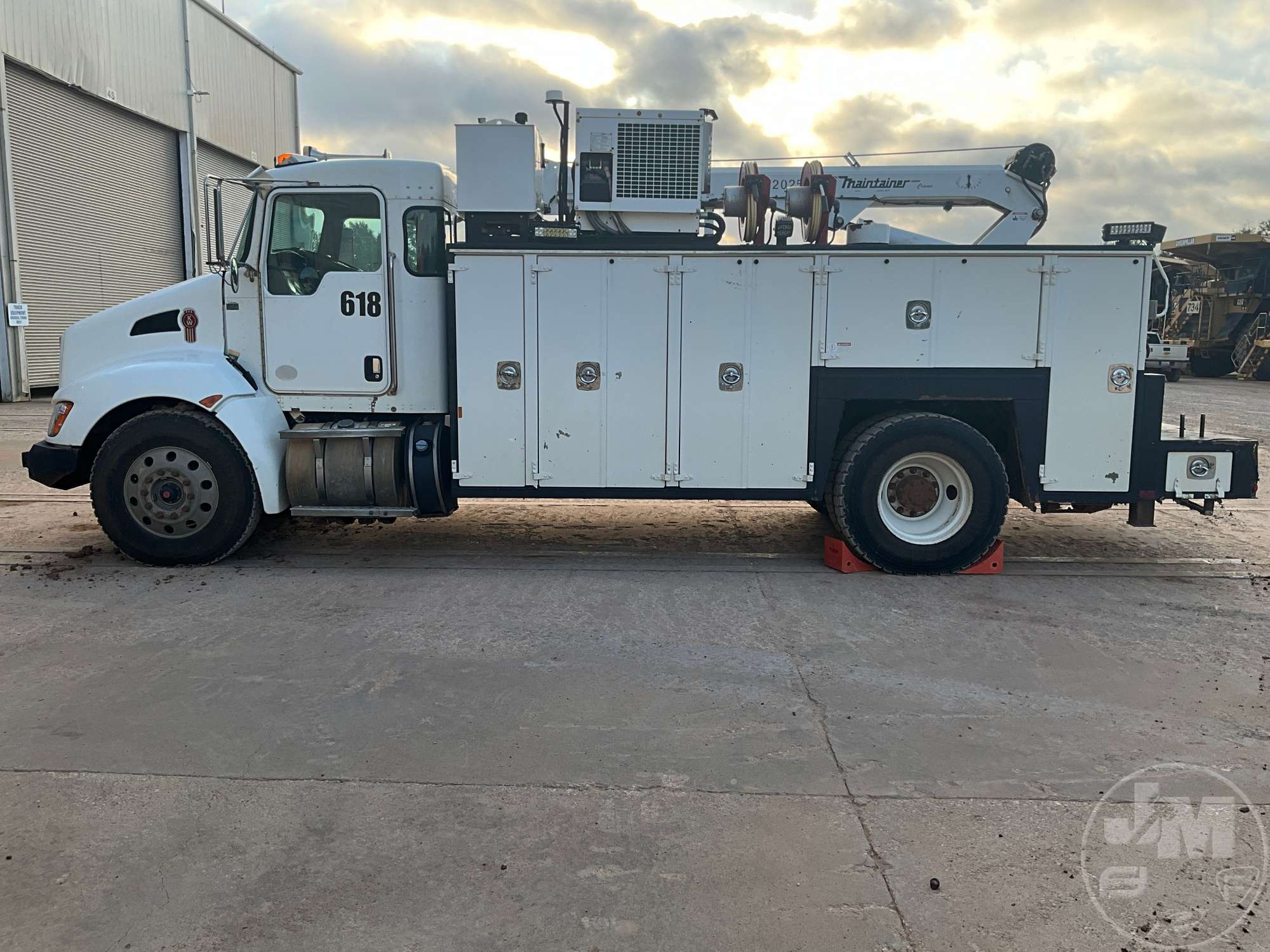 0 Kenworth T3 SERIES