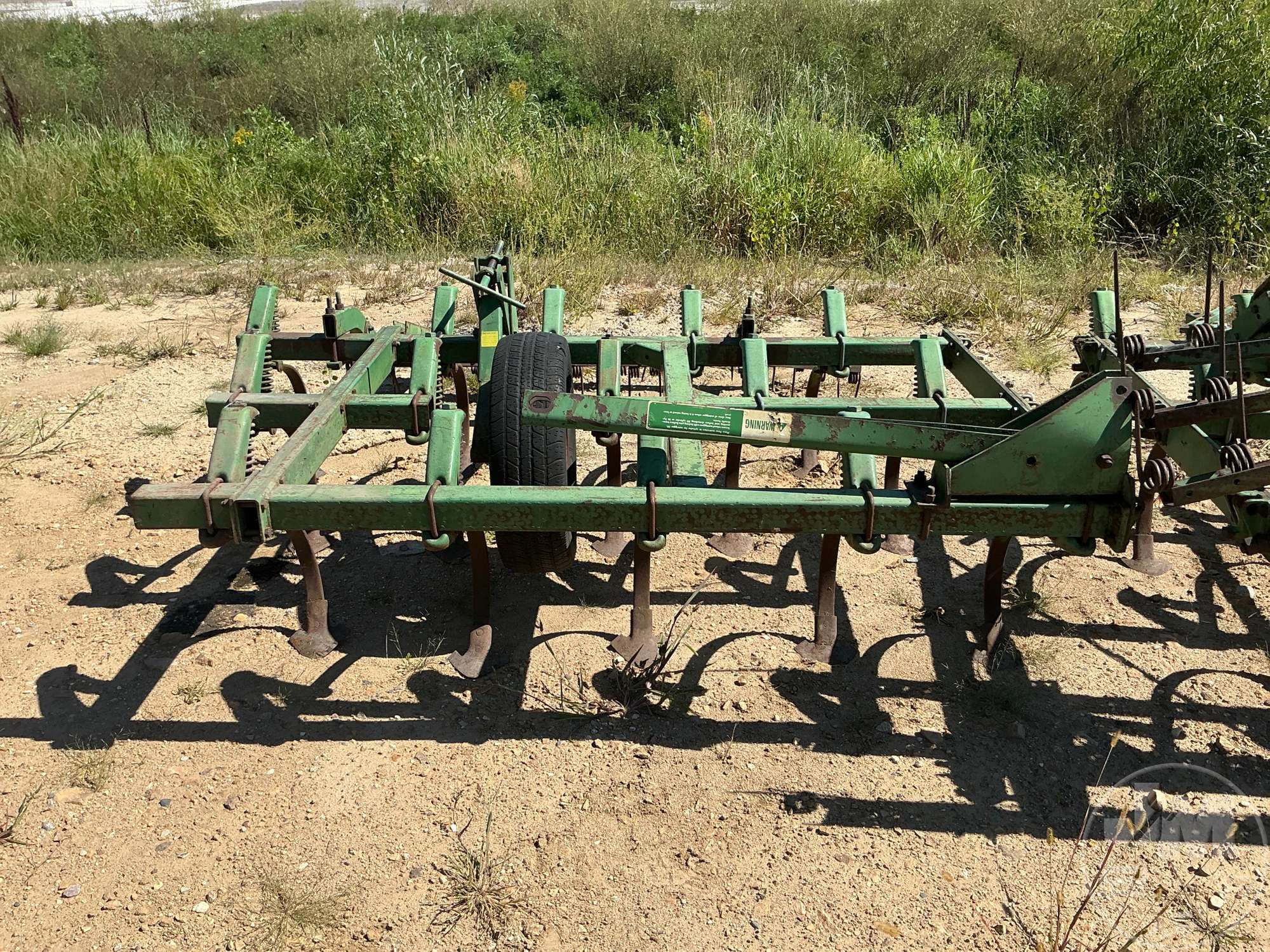 0 John Deere E1100 3 SECTION