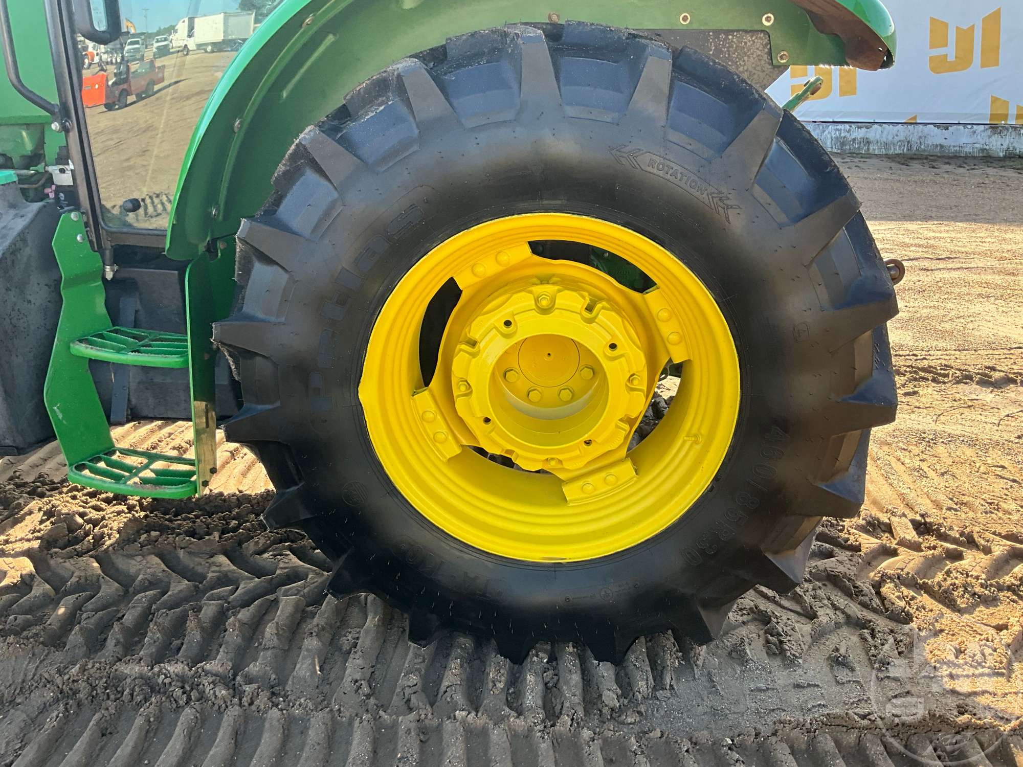 0 John Deere 5100E