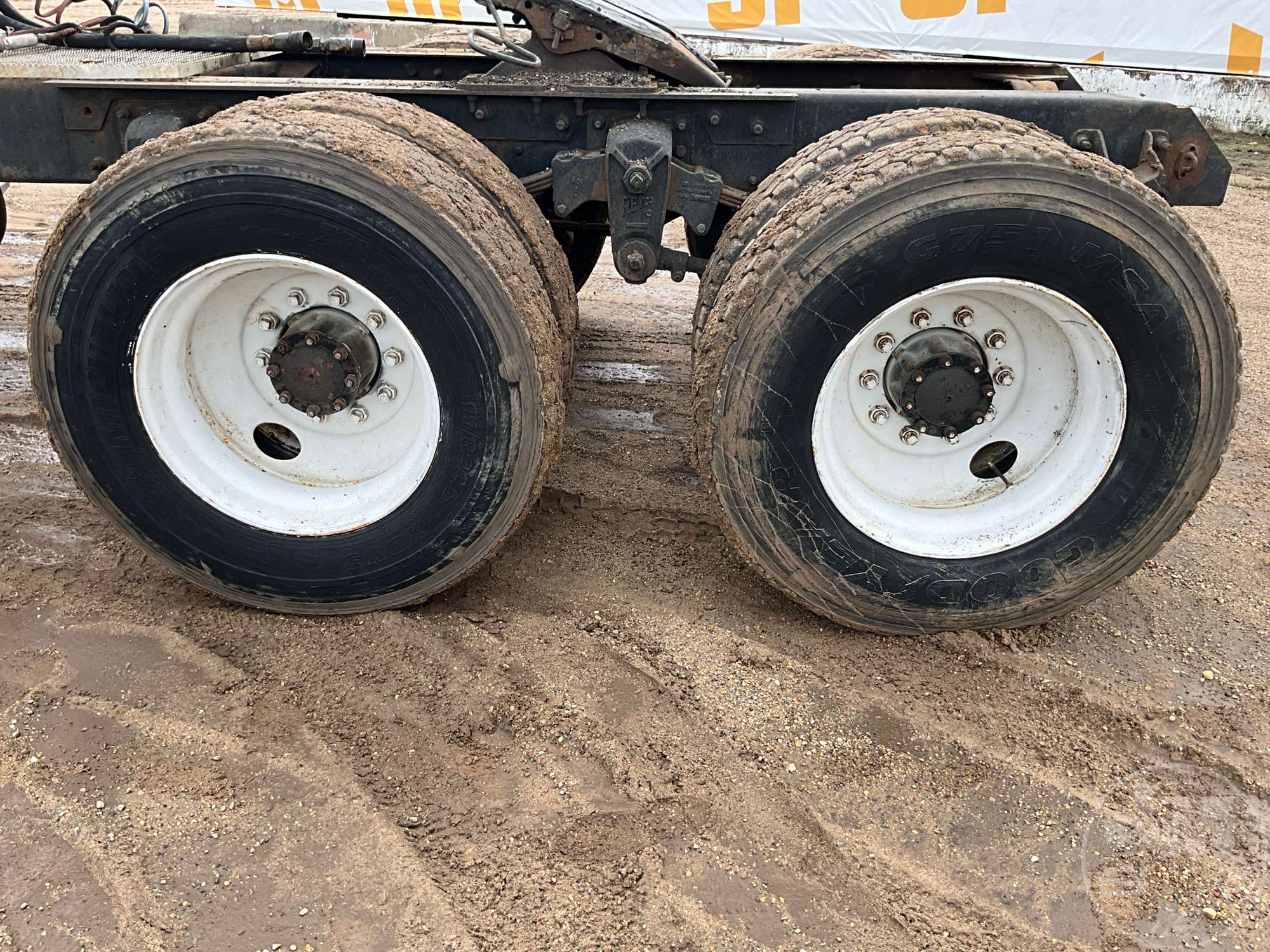1997 Mack CH 613
