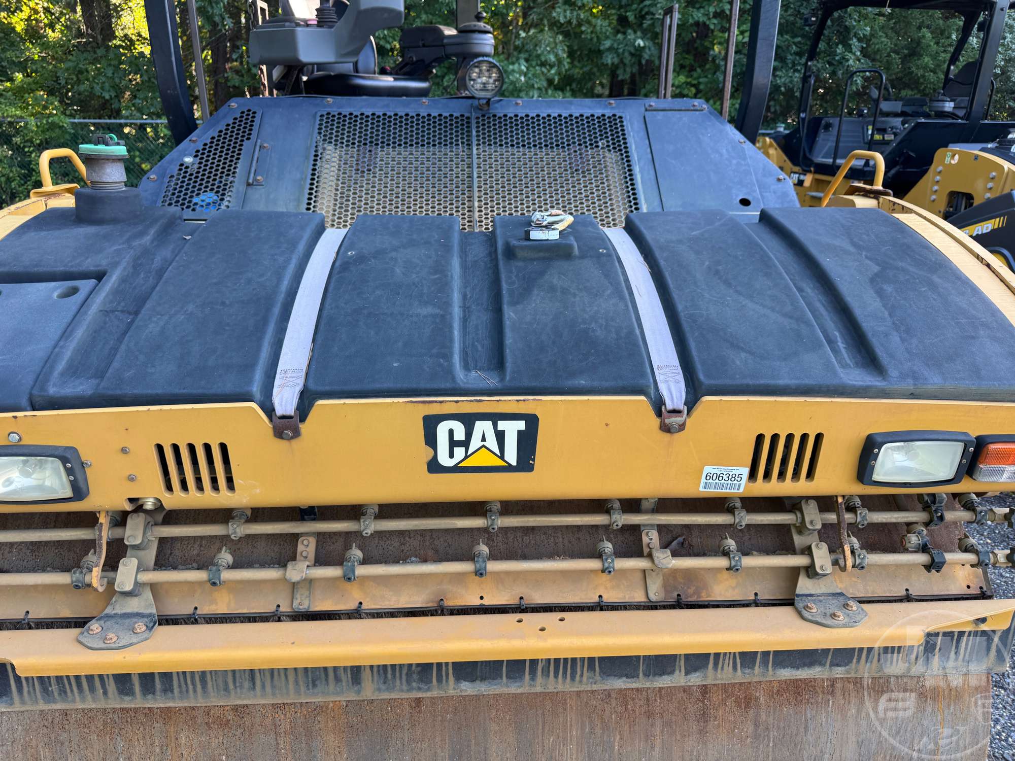 2015 Caterpillar CB64B