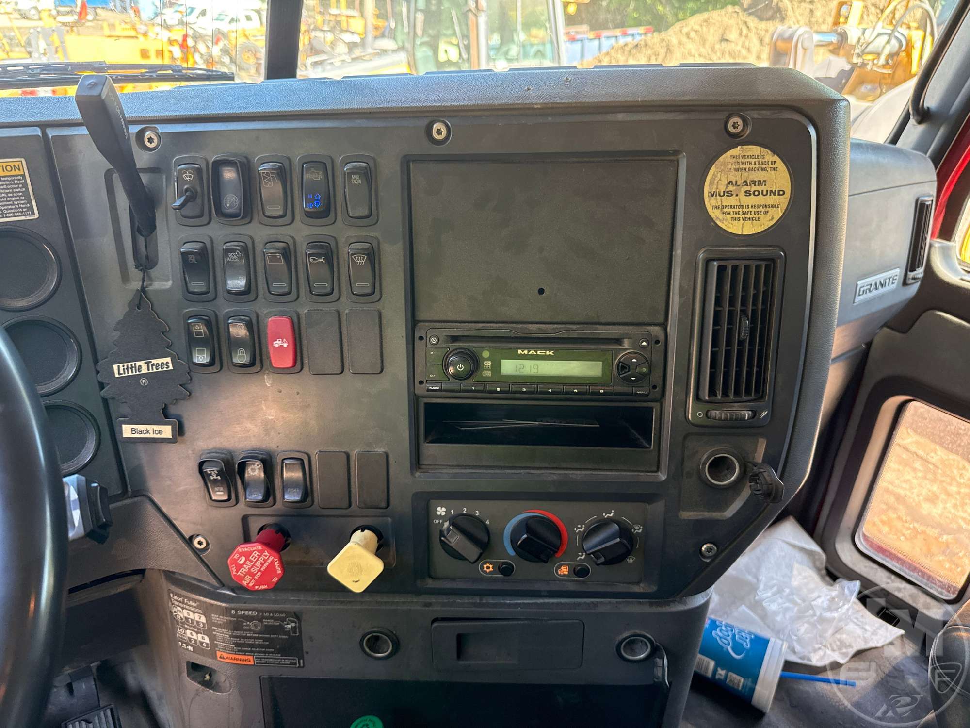 2009 Mack GU713