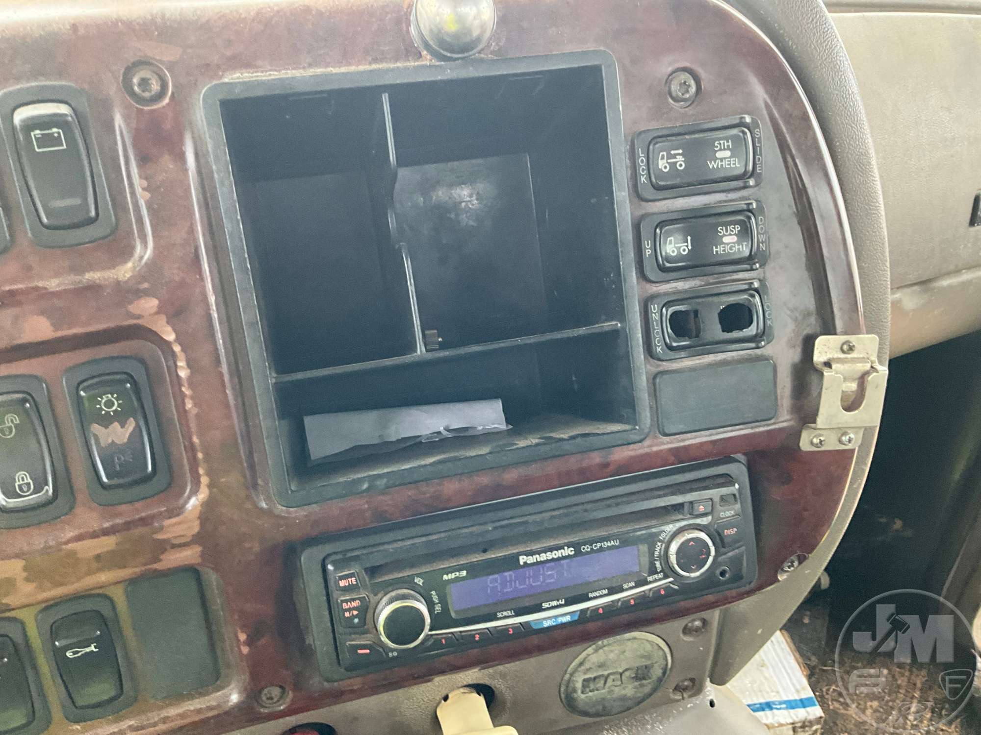 2005 Mack 613