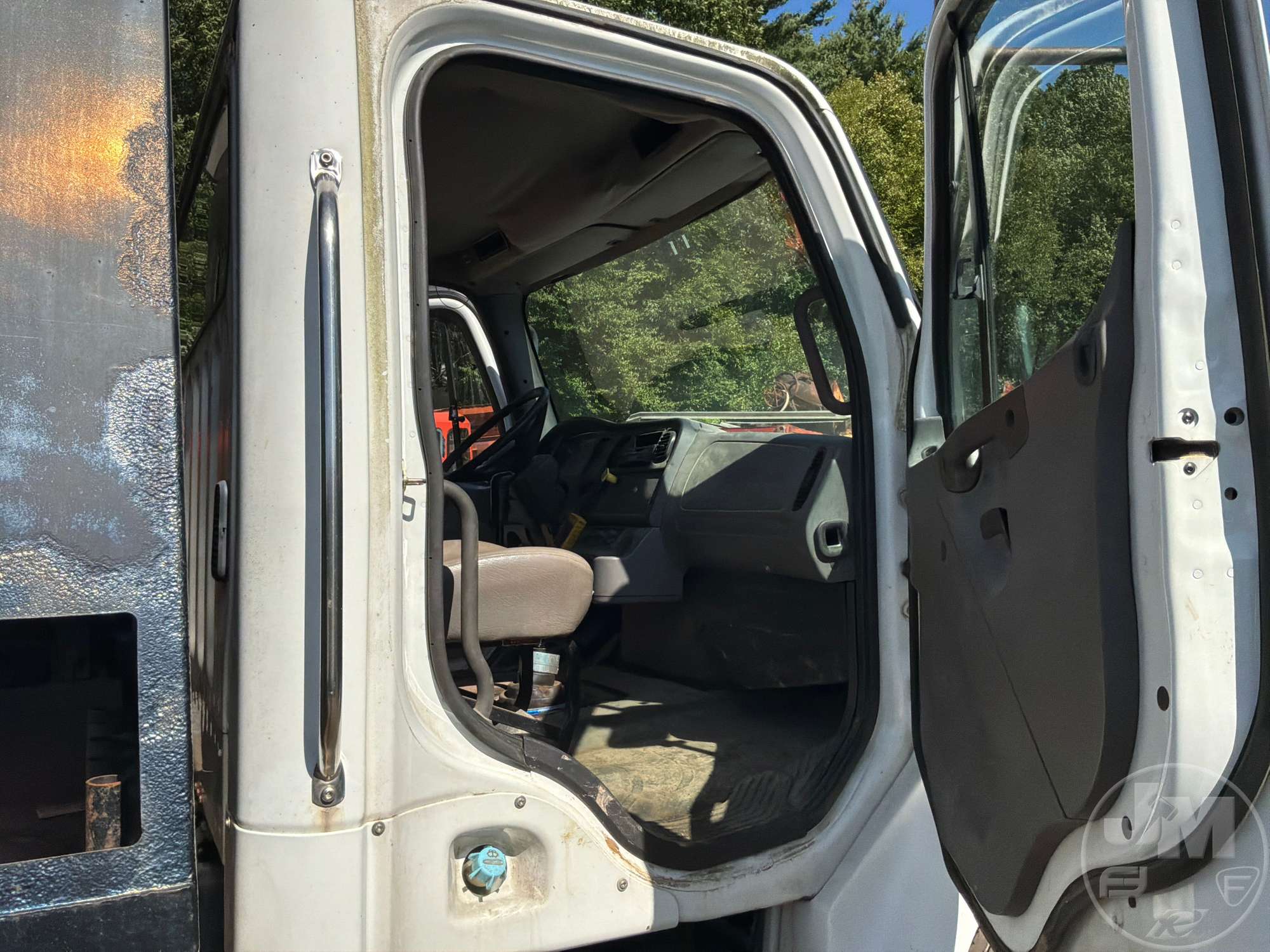 2005 Freightliner M2