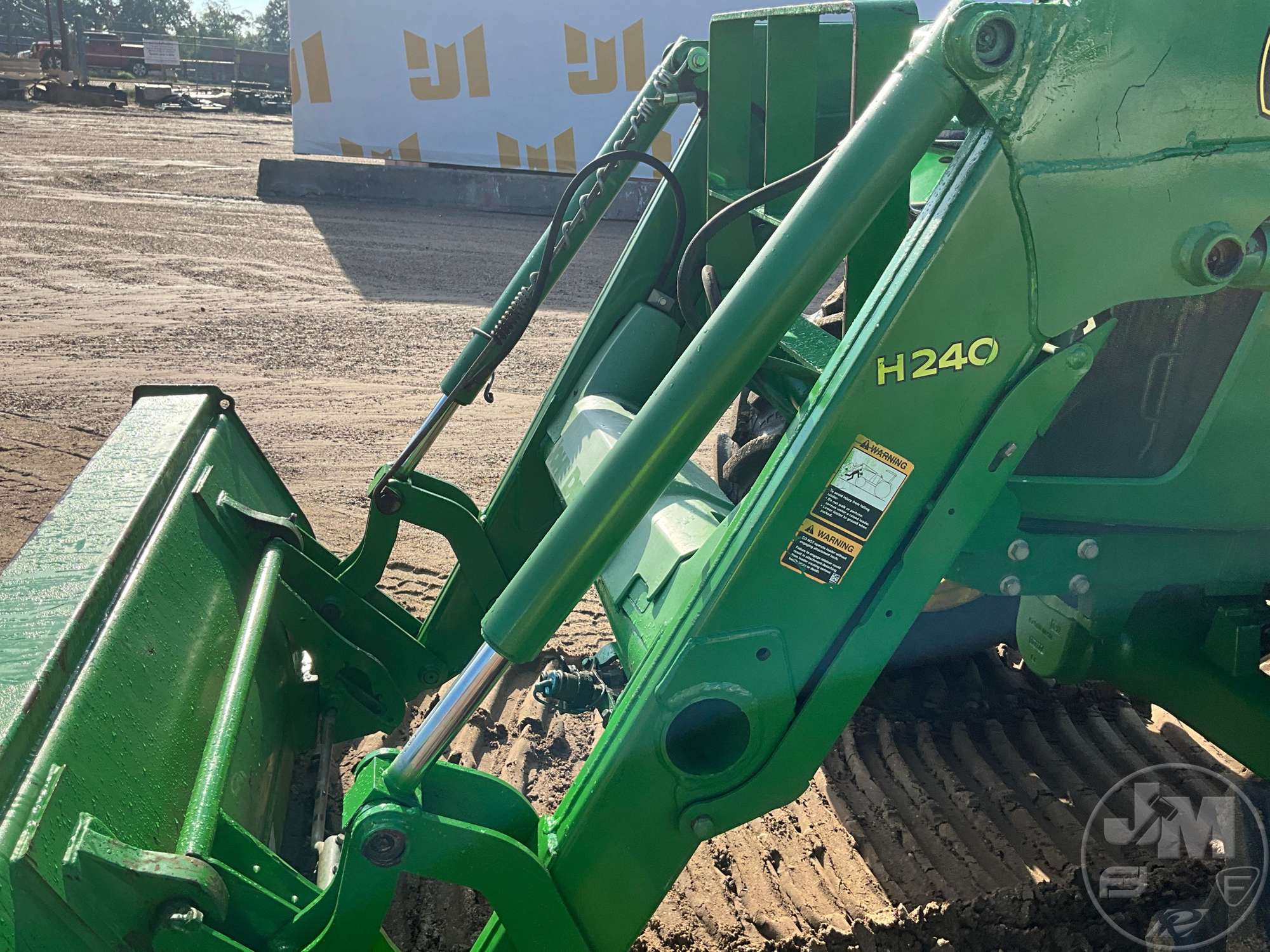 0 John Deere 5100E