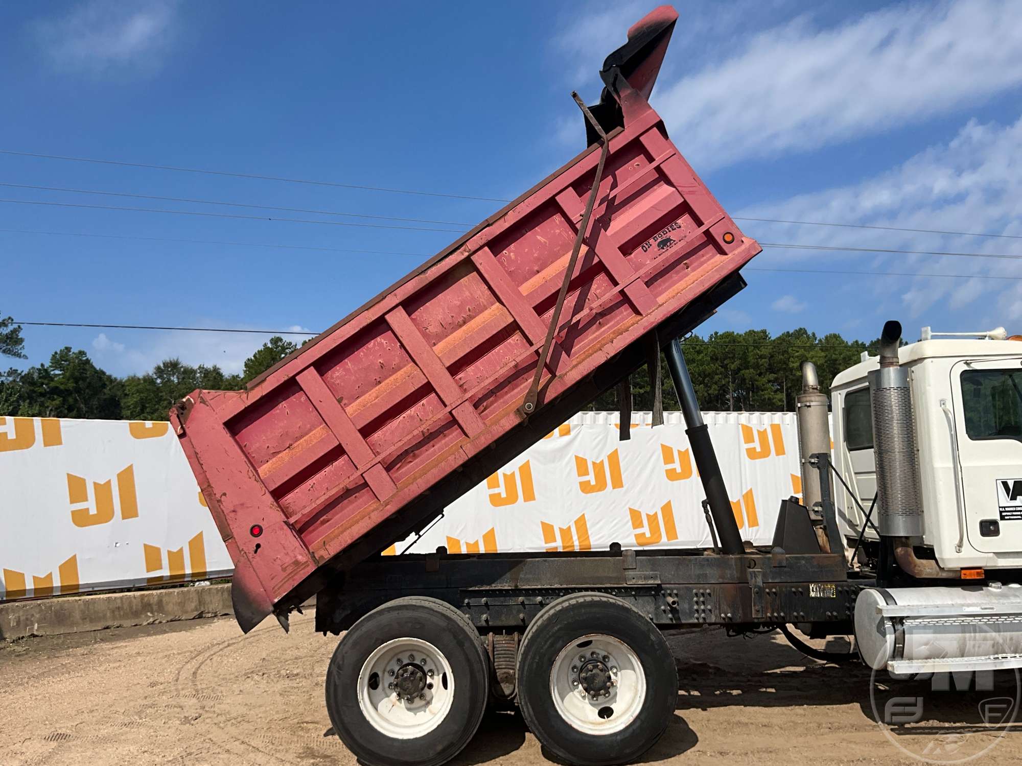 2005 Mack CHN 613