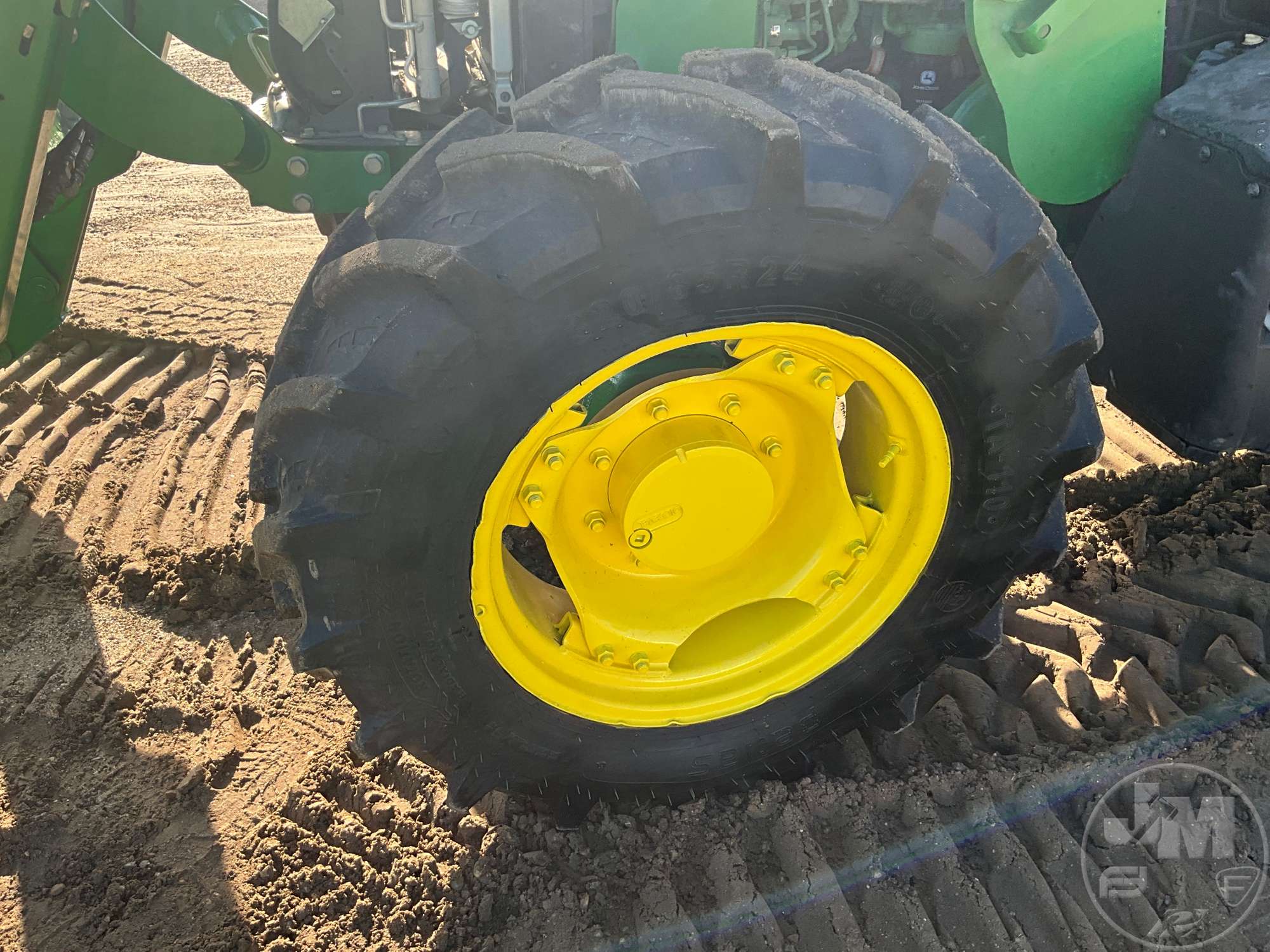 0 John Deere 5100E