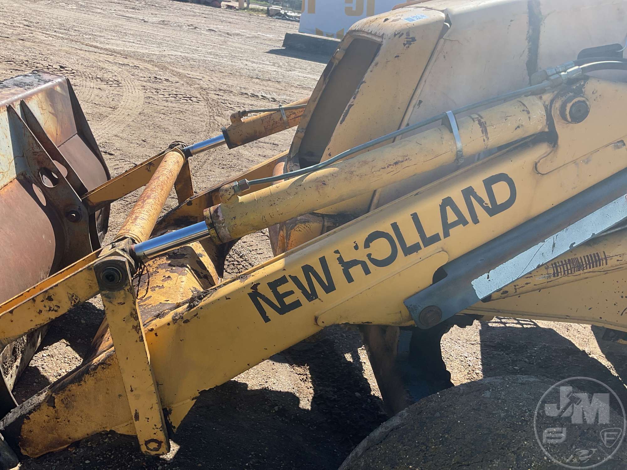 1998 New Holland 555E