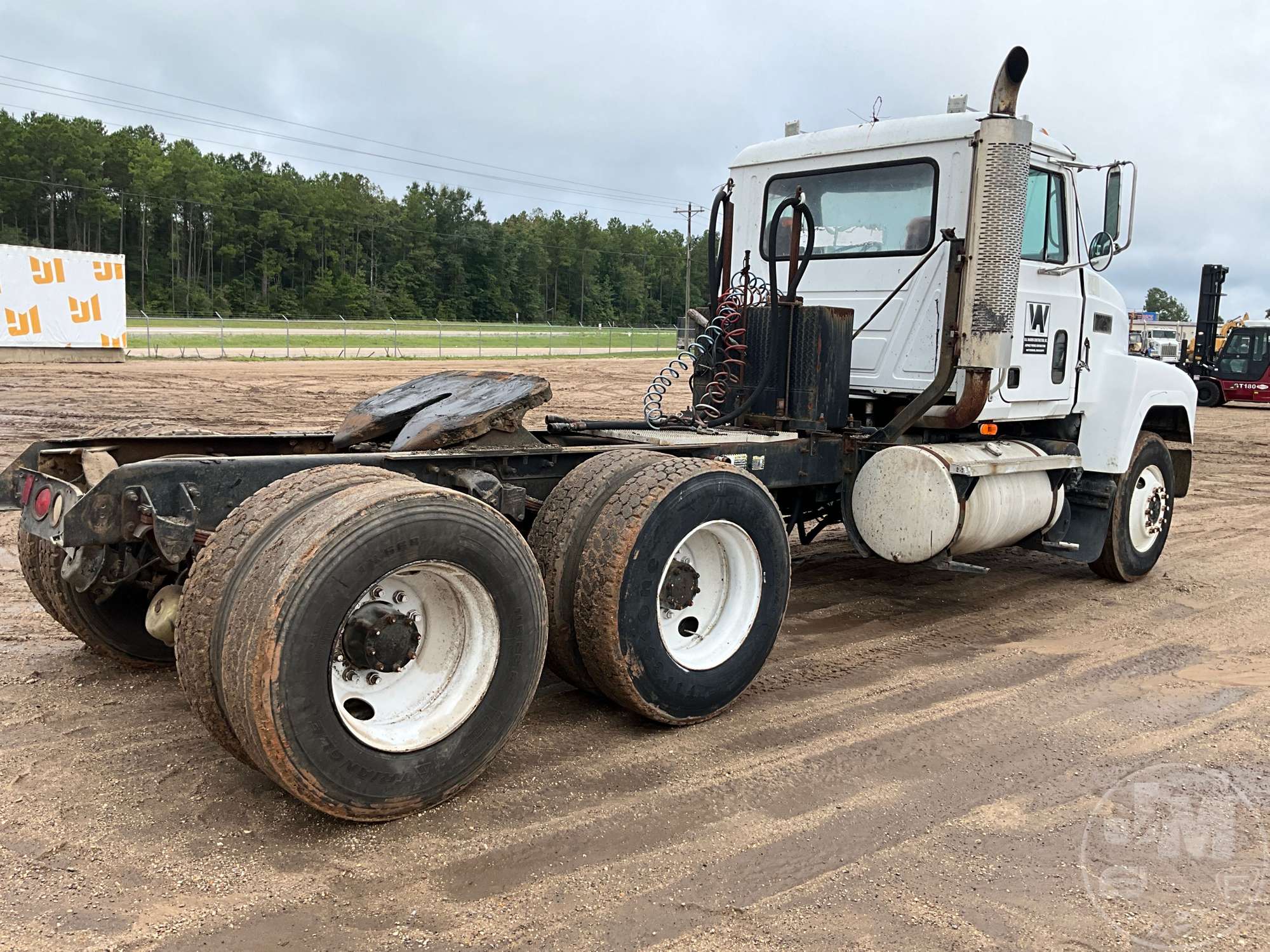 1997 Mack CH 613