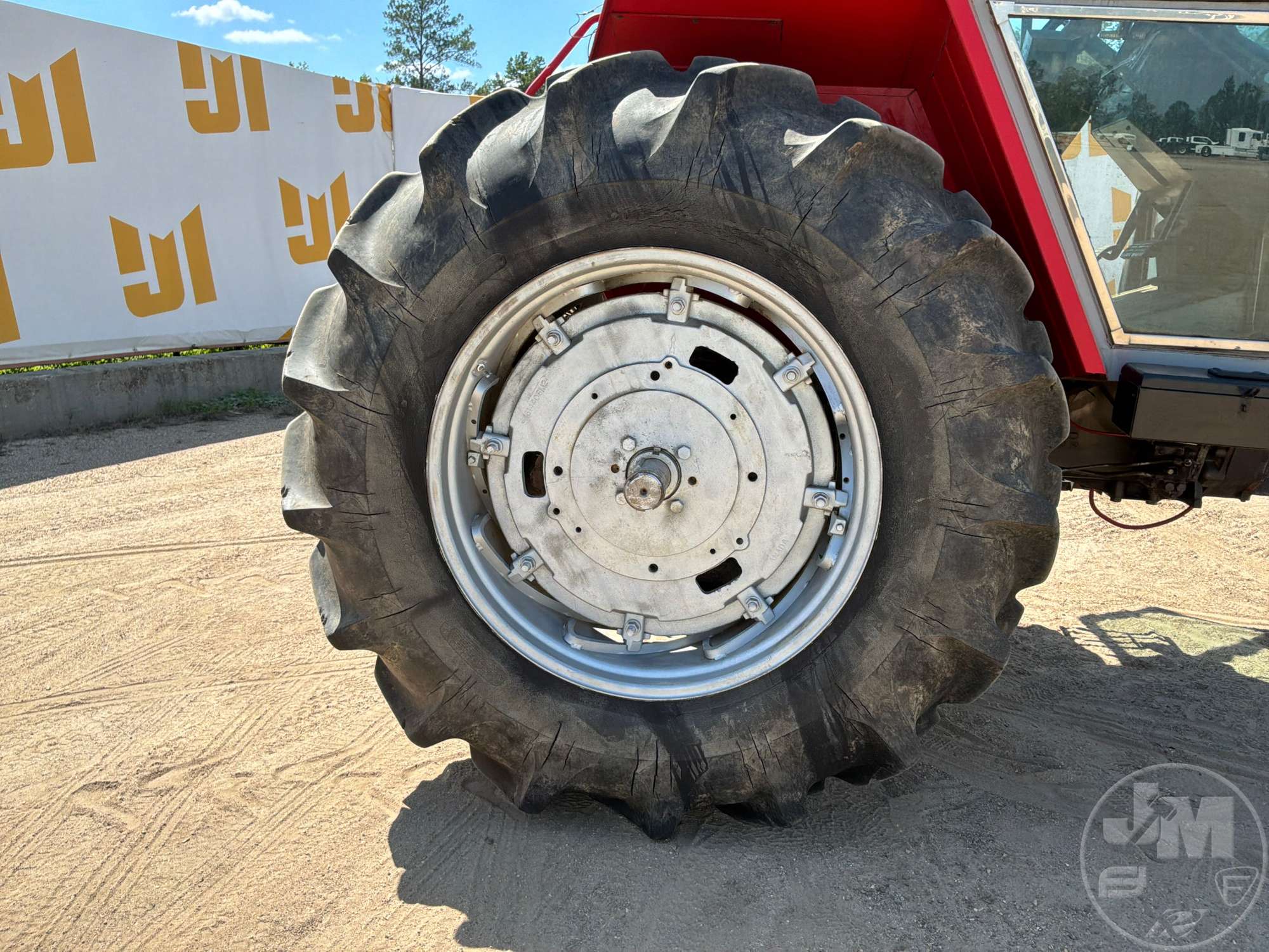 1981 Massey Ferguson 2675