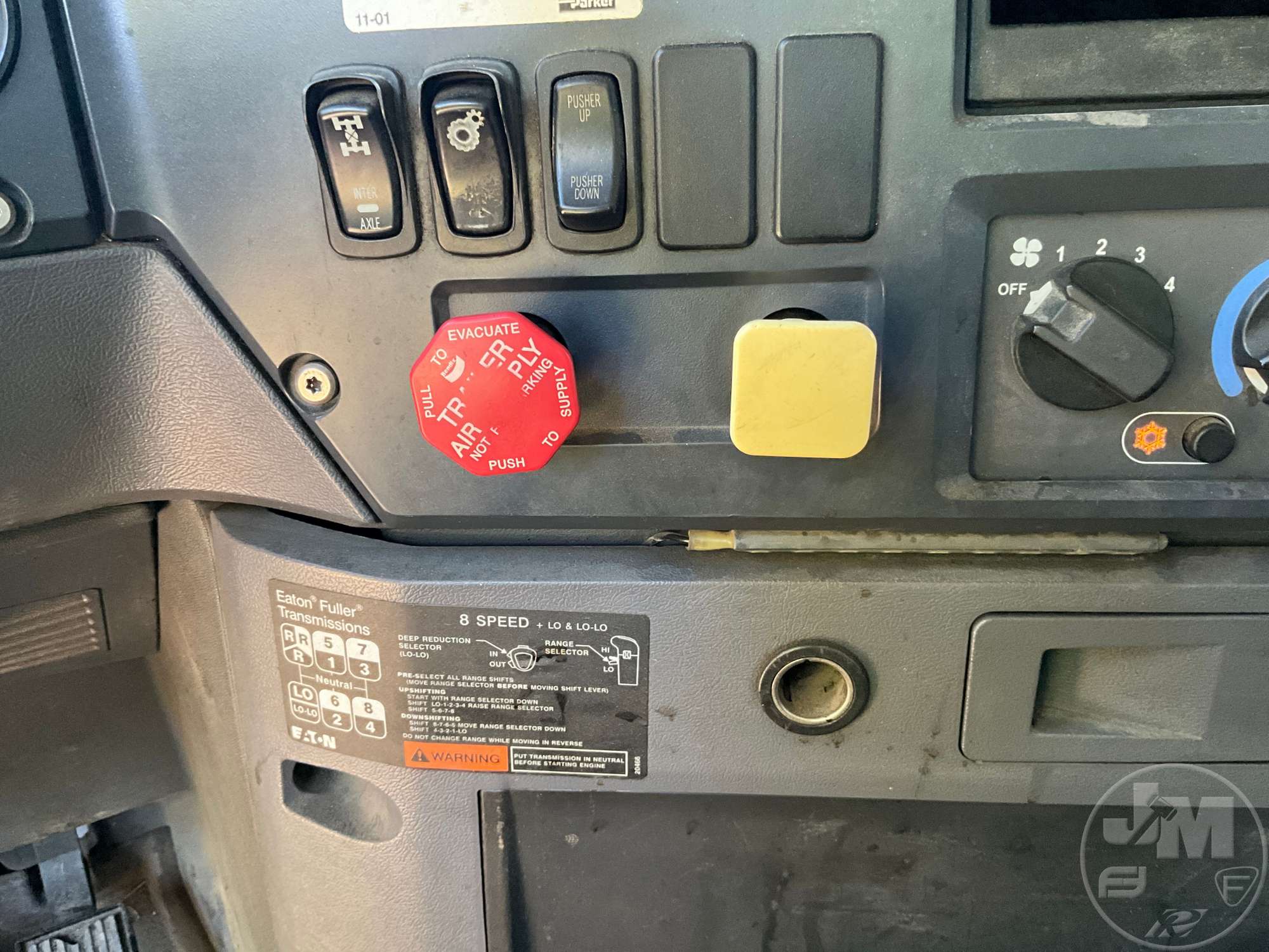 2009 Mack GU713