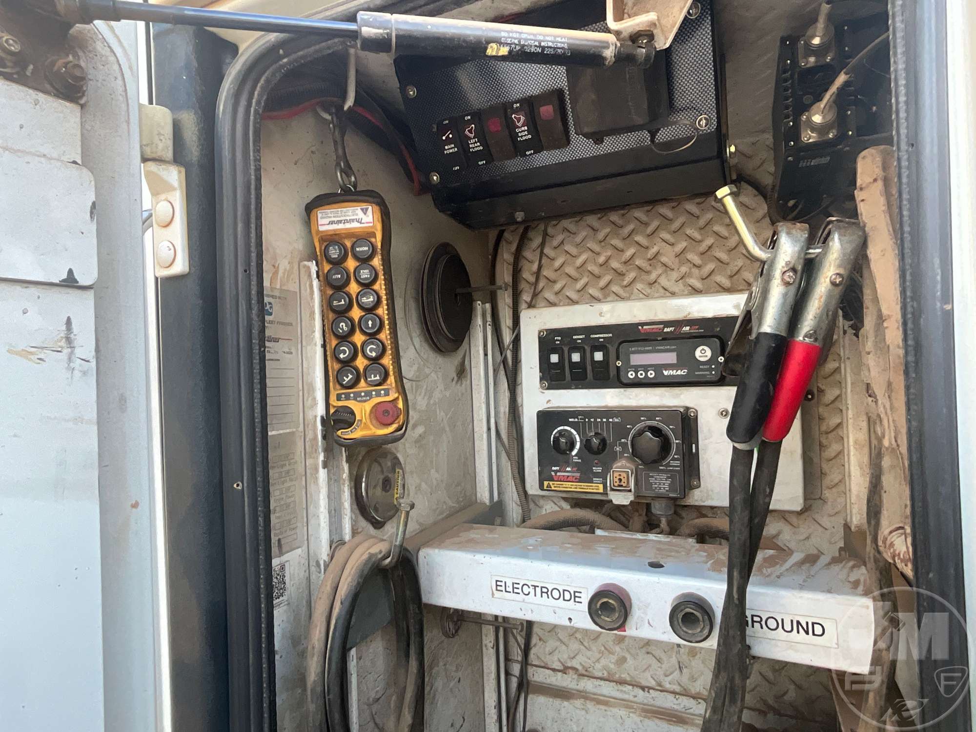0 Kenworth T3 SERIES