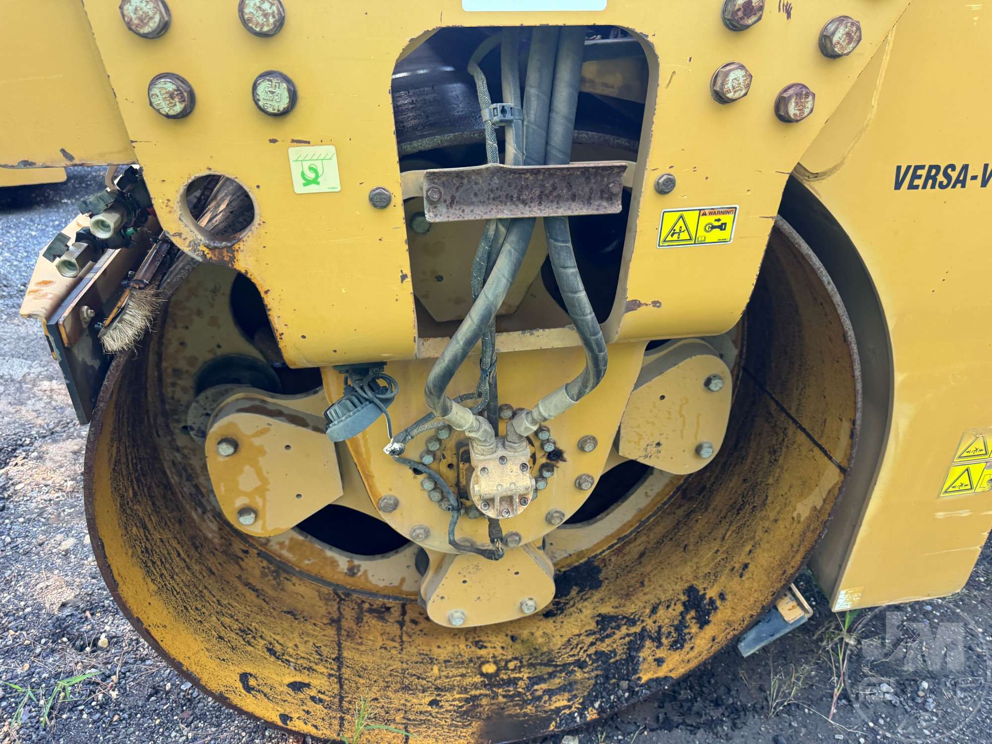 2015 Caterpillar CB64B