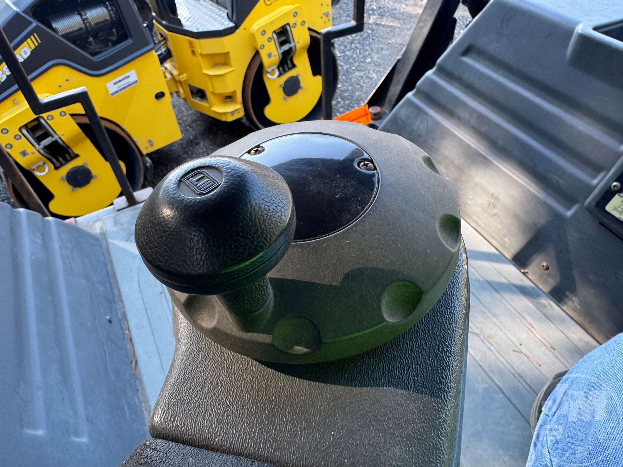 2015 Caterpillar CB64B