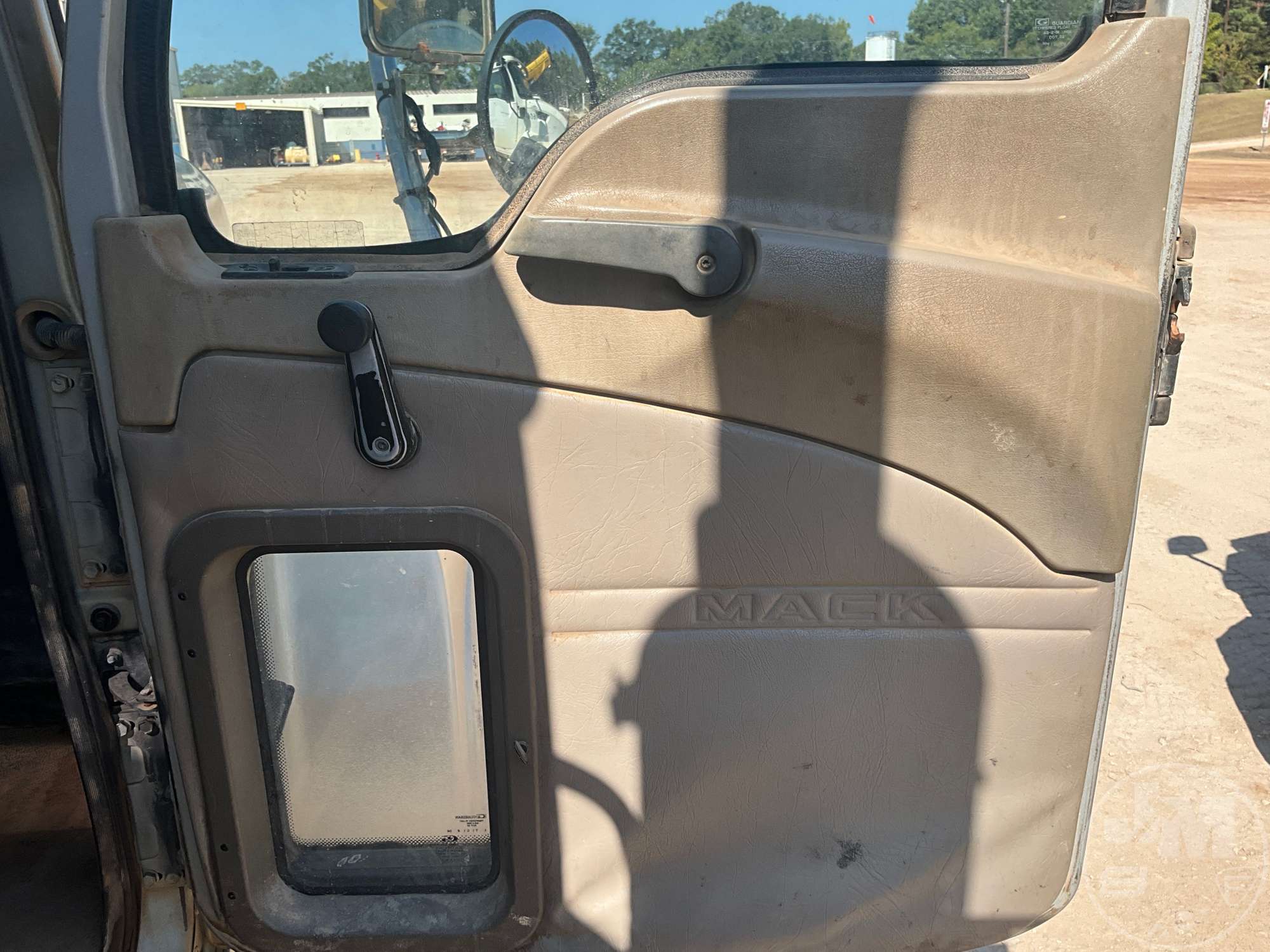 2004 Mack CH613
