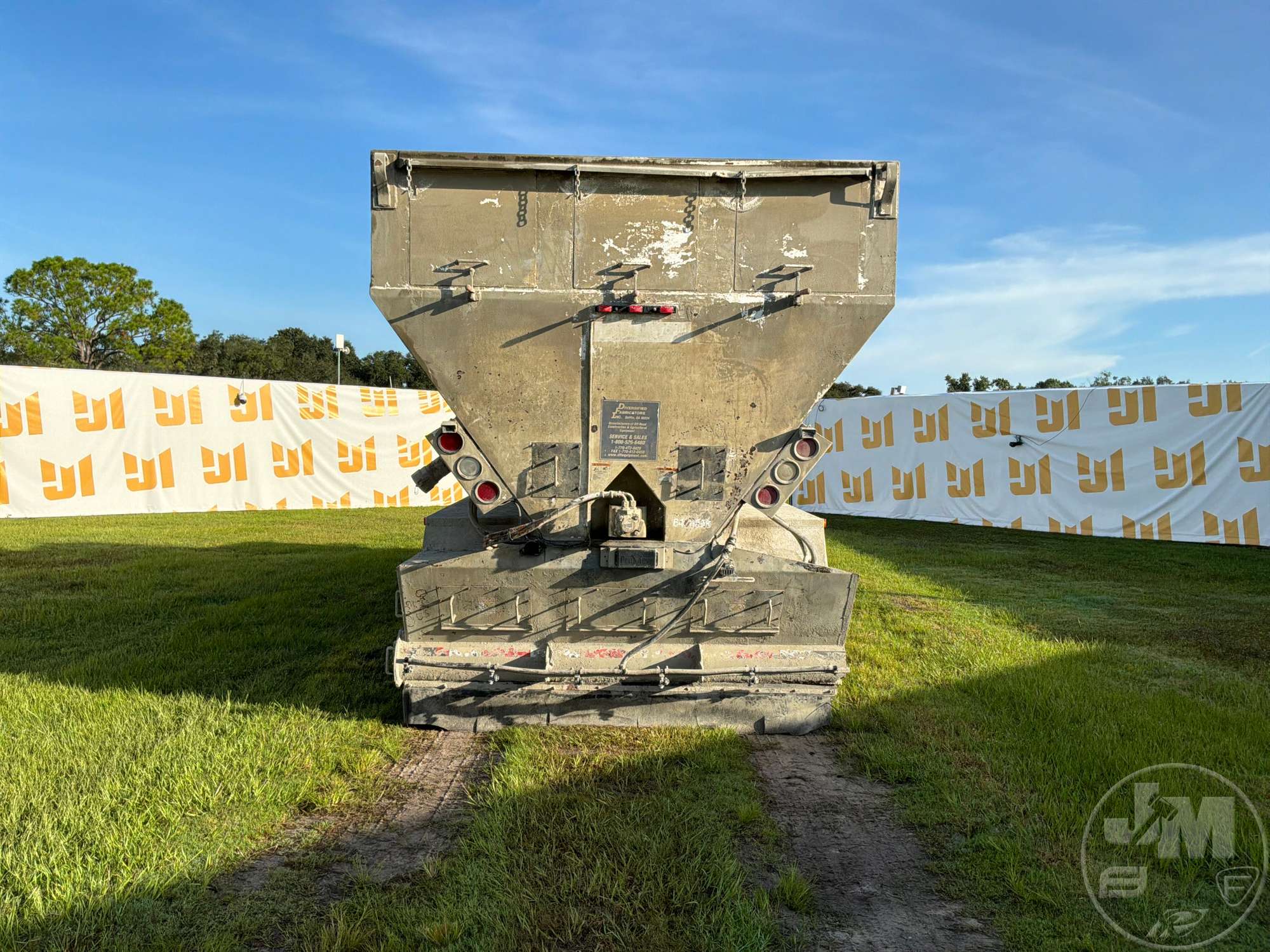 2001 Mack DM690S
