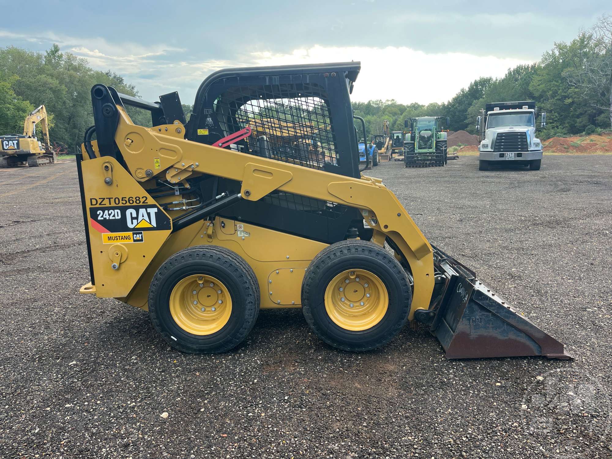 2020 Caterpillar 242D