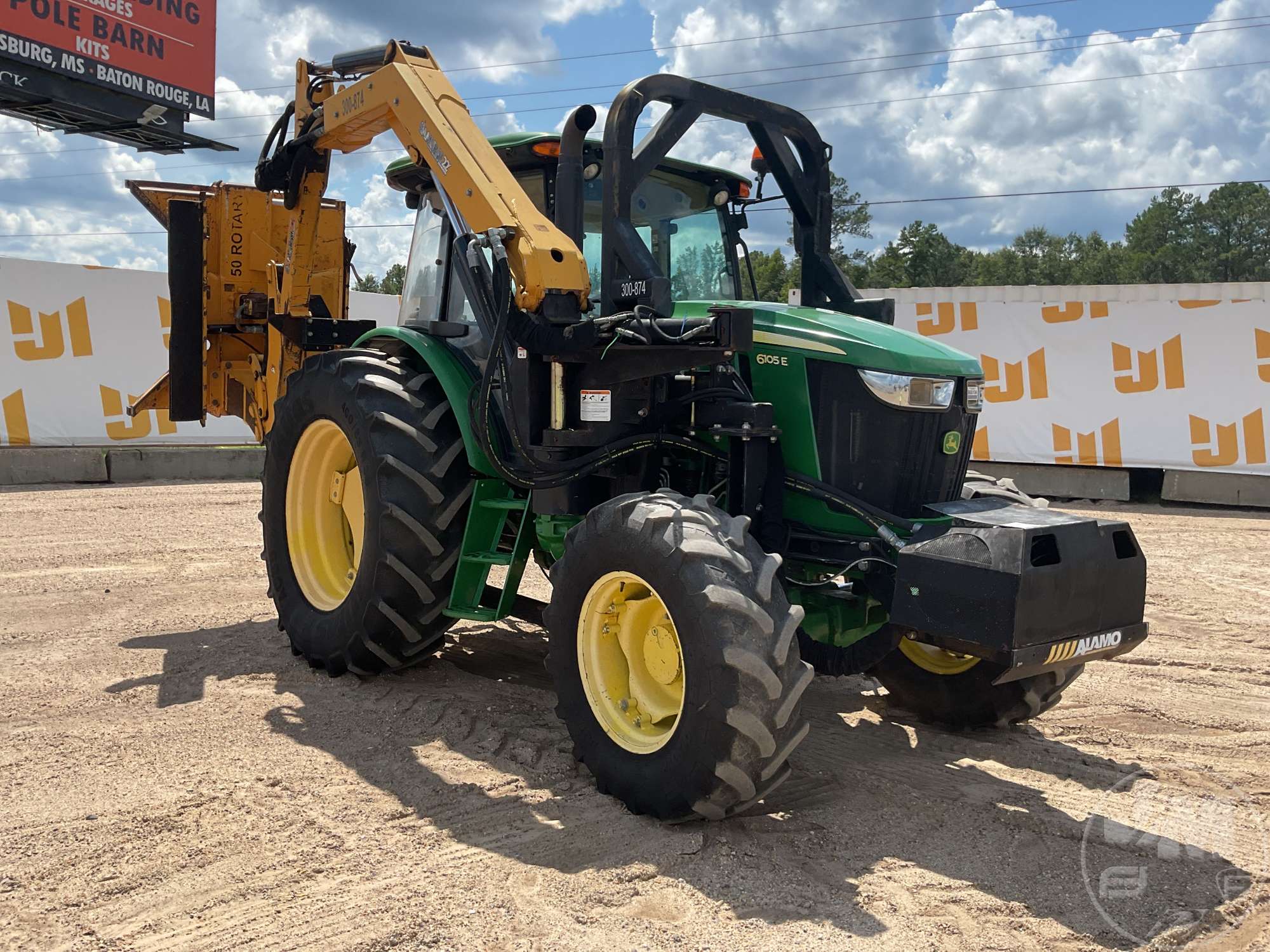 0 John Deere 6105E
