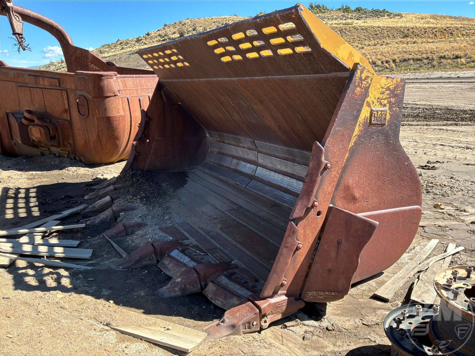 0 Caterpillar 188 IN. SPADE NOSE BUCKET