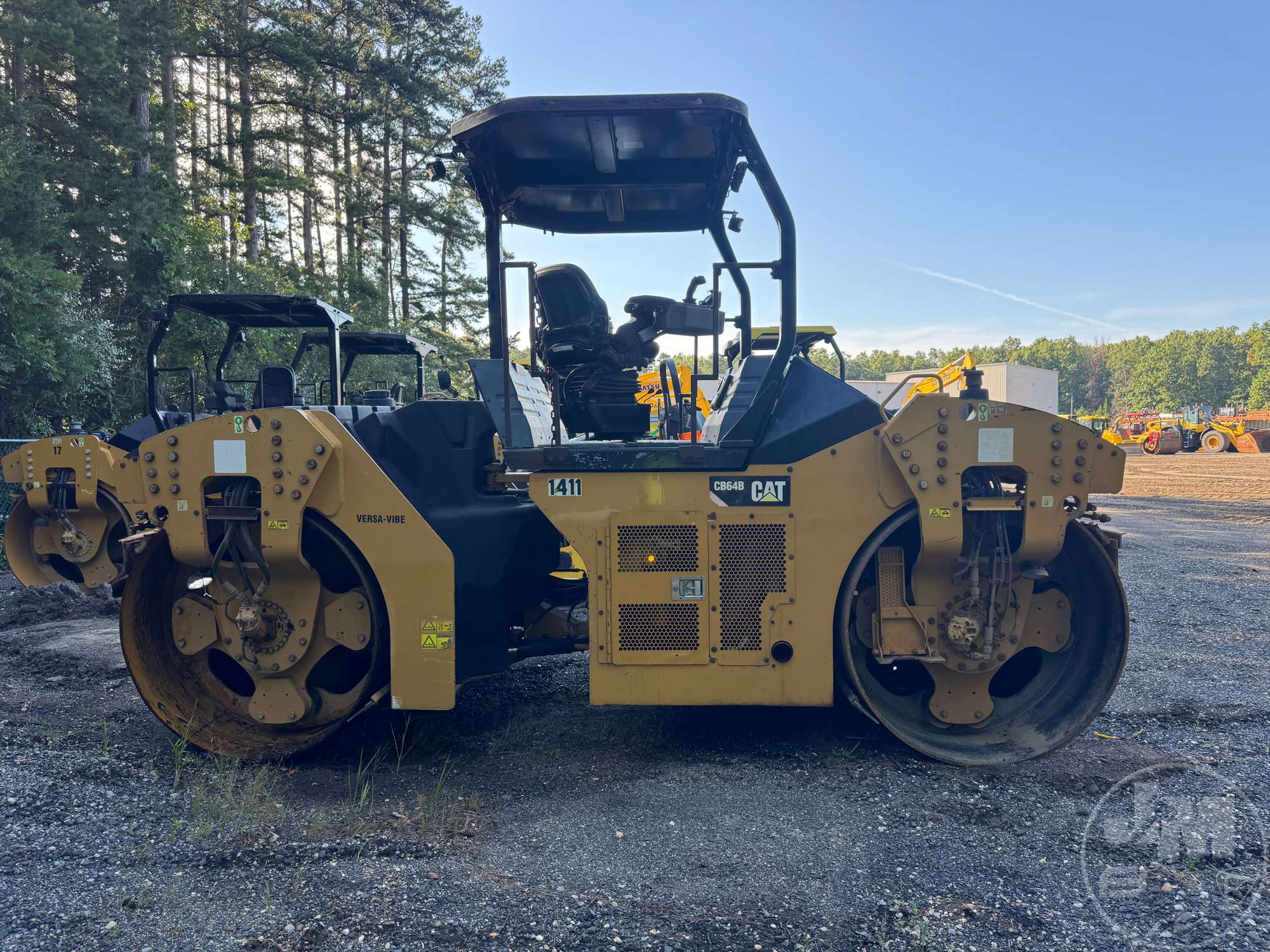 2015 Caterpillar CB64B