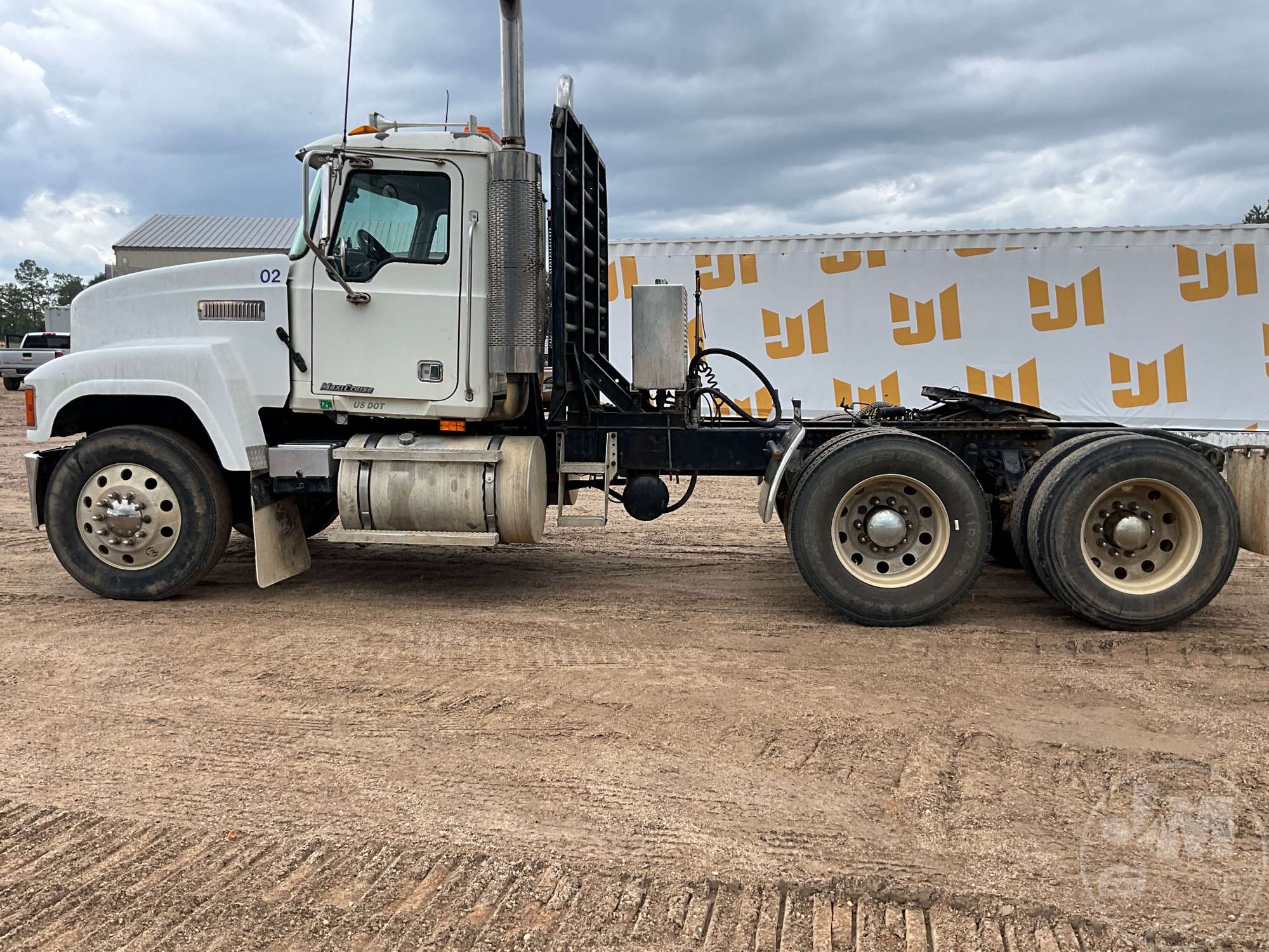 2005 Mack 613