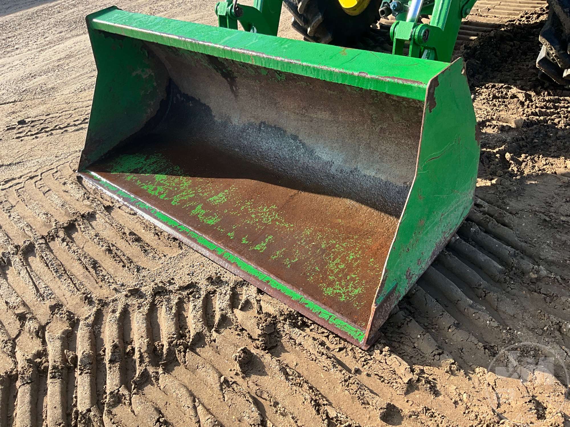 0 John Deere 5100E