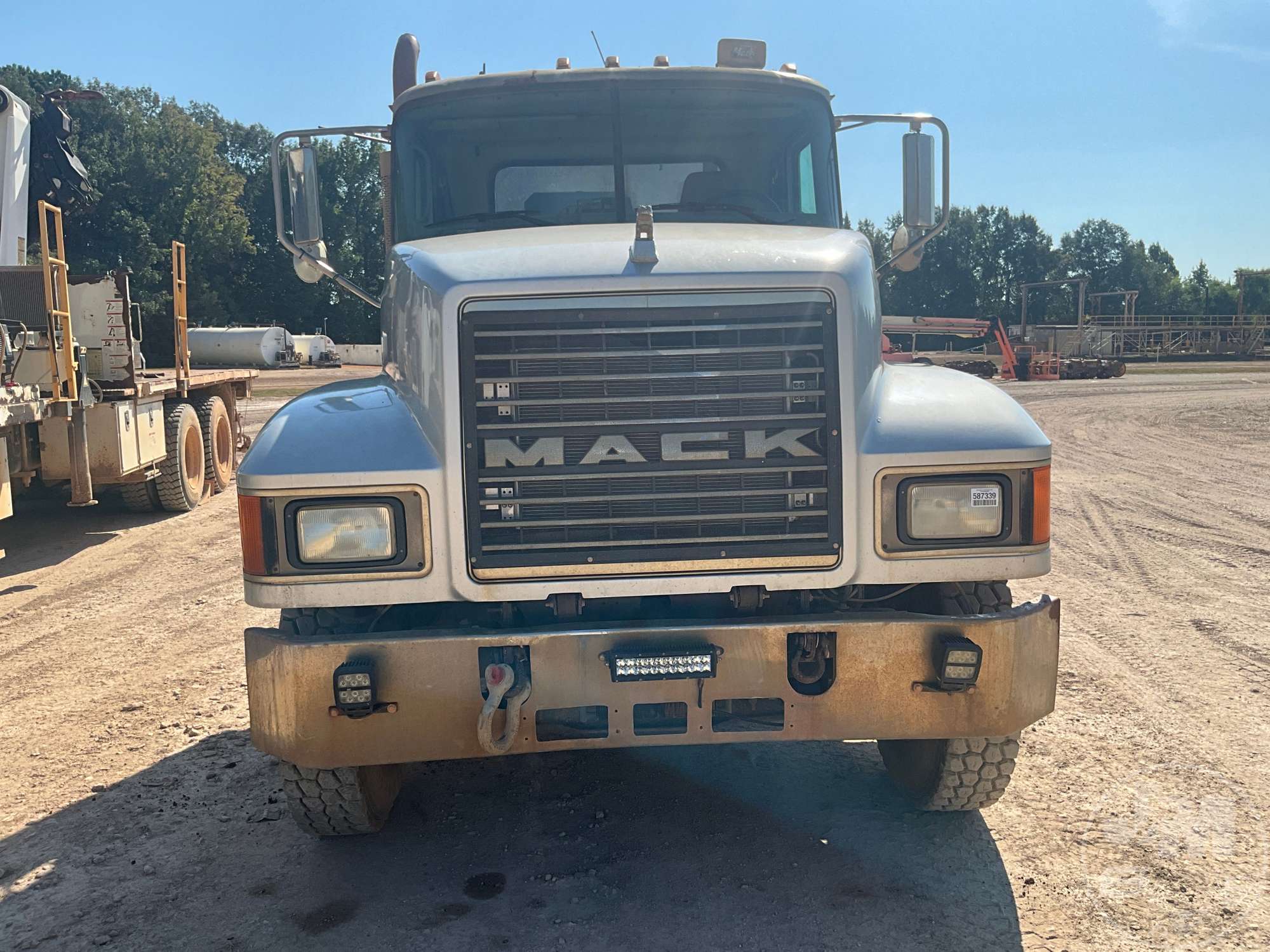 2004 Mack CH613