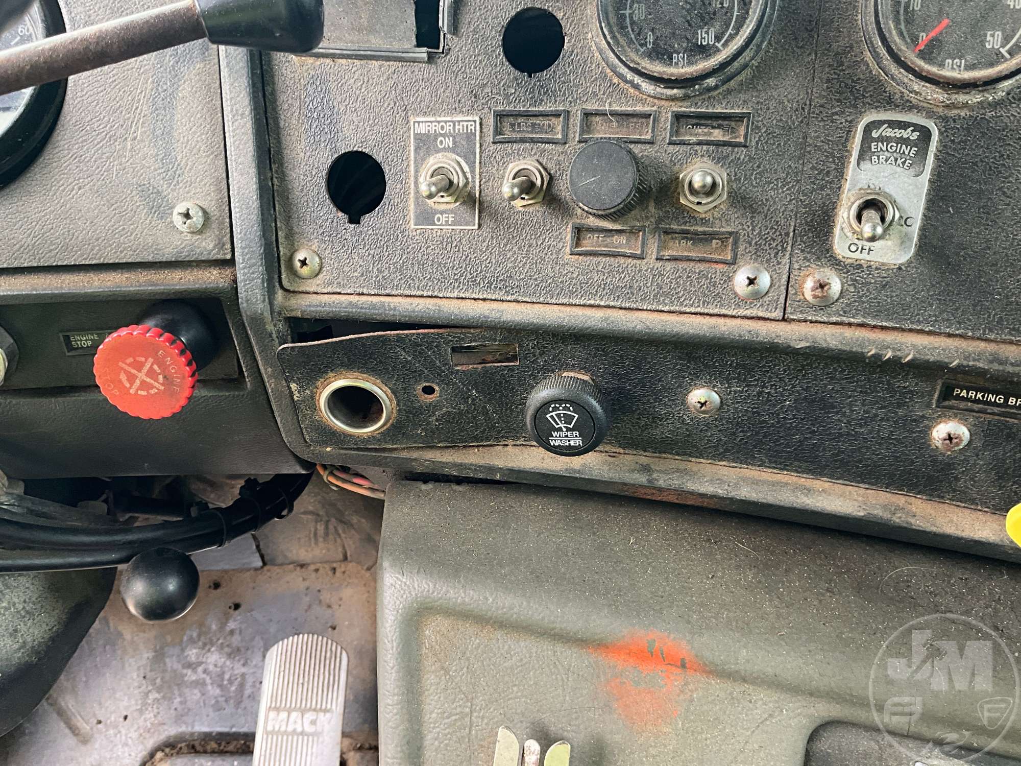 1995 Mack RD