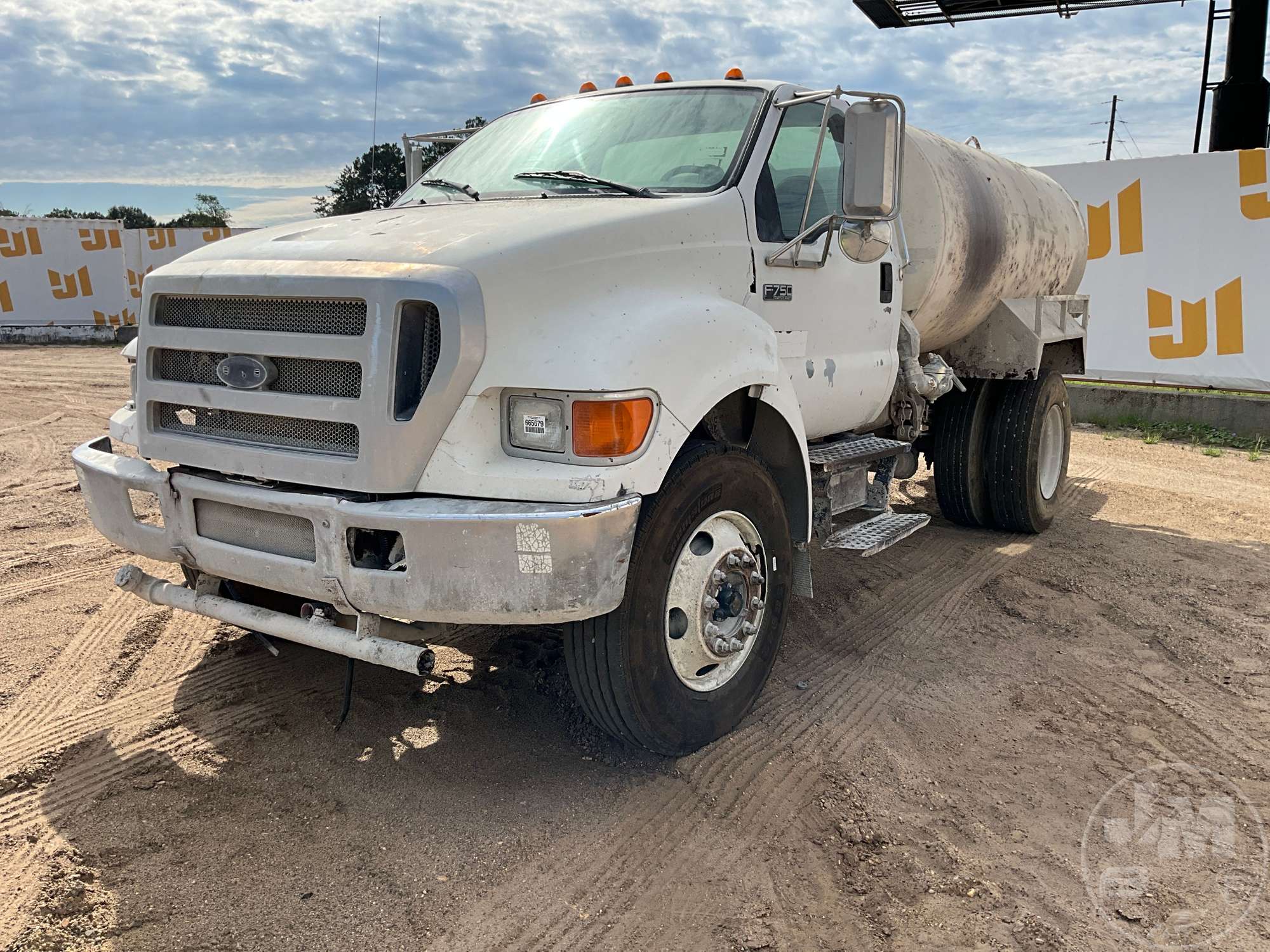 Photo of 2007 Ford F-750SD