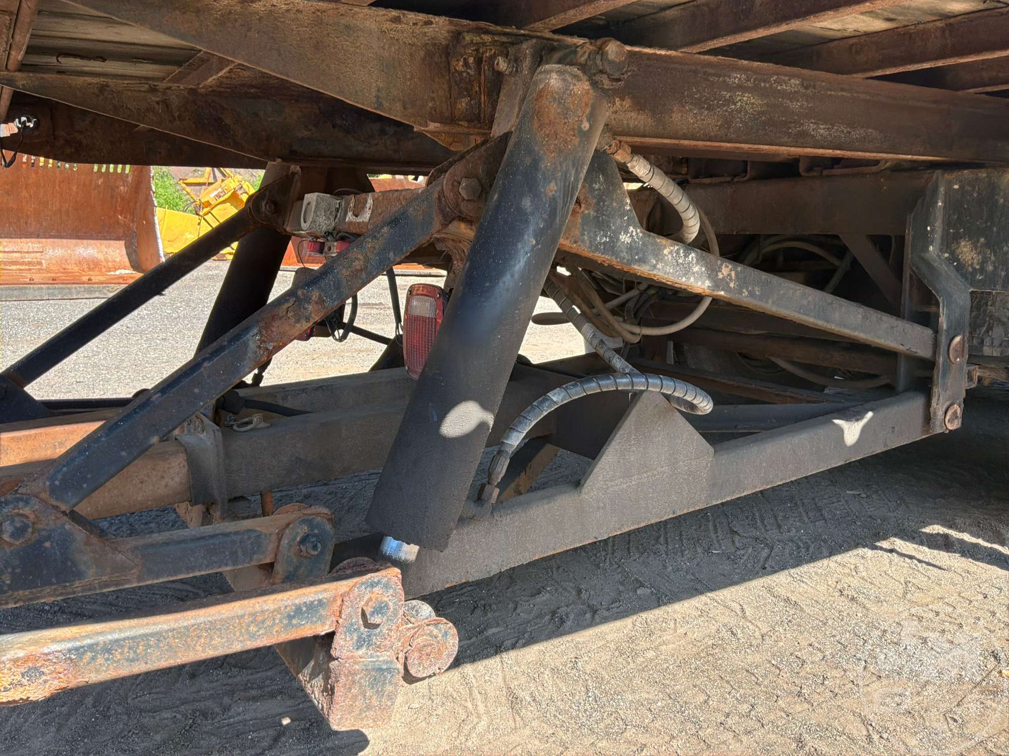 2005 Freightliner M2